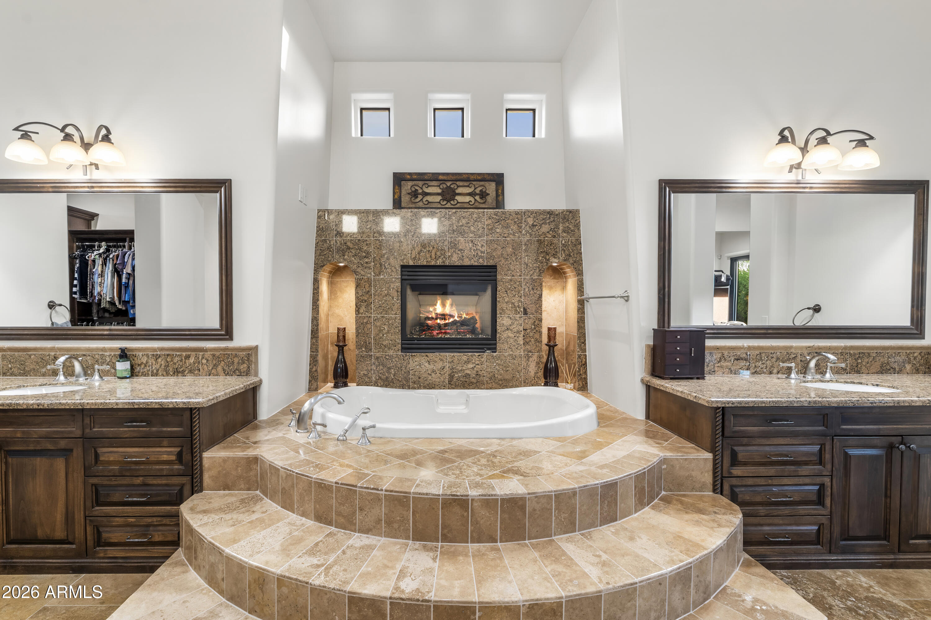 PINNACLE PARADISE - Residential