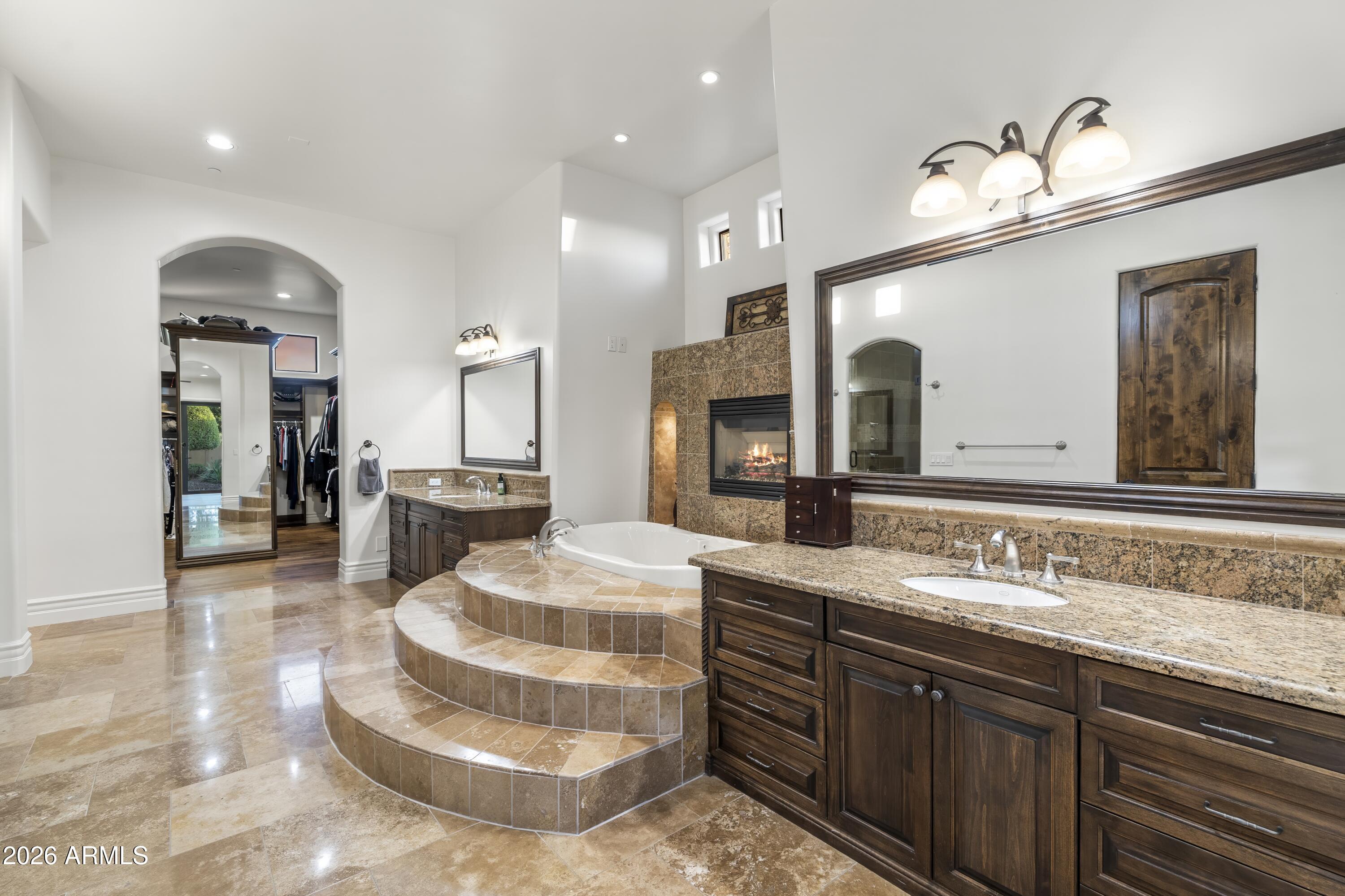 PINNACLE PARADISE - Residential