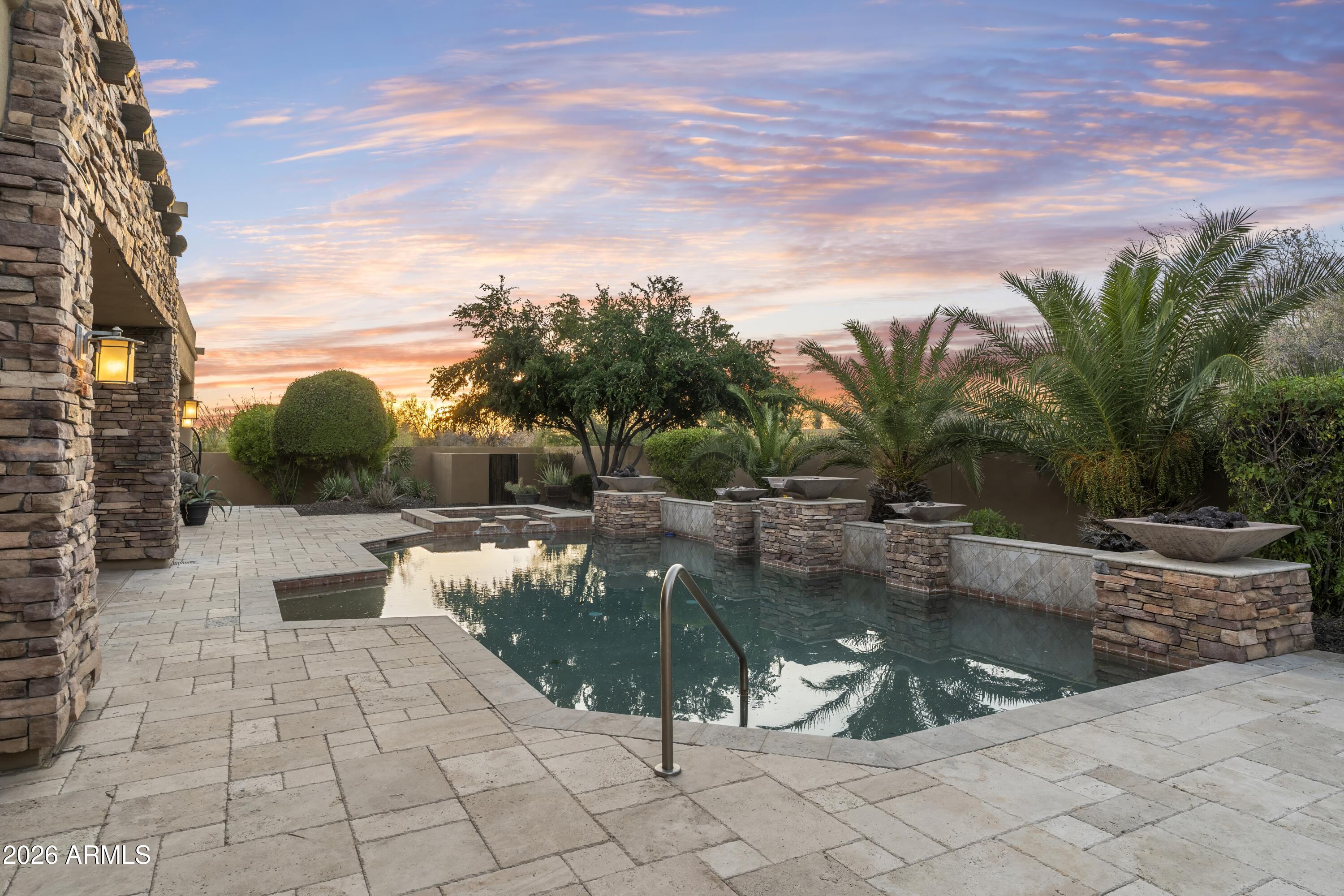 PINNACLE PARADISE - Residential