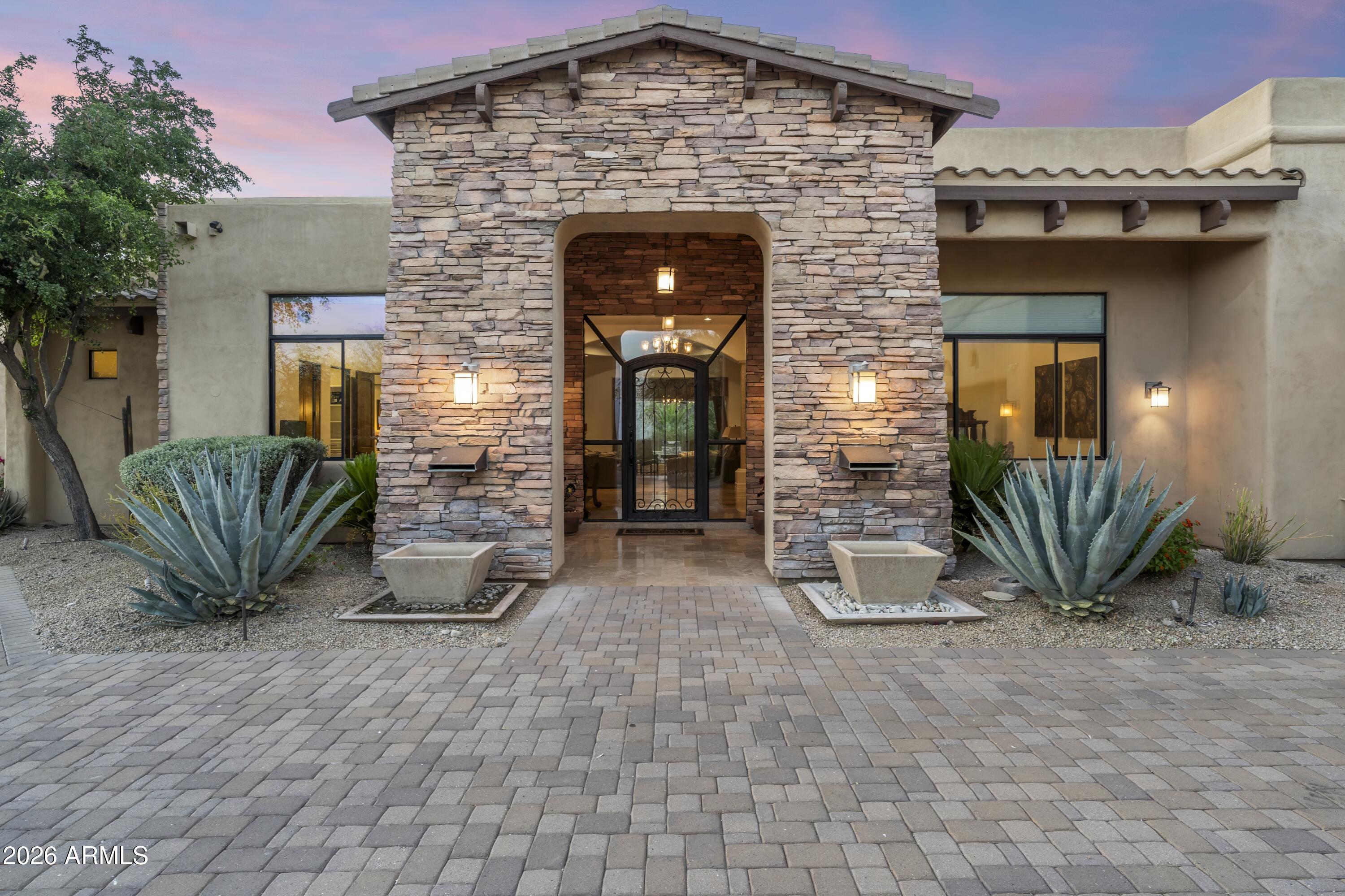 PINNACLE PARADISE - Residential