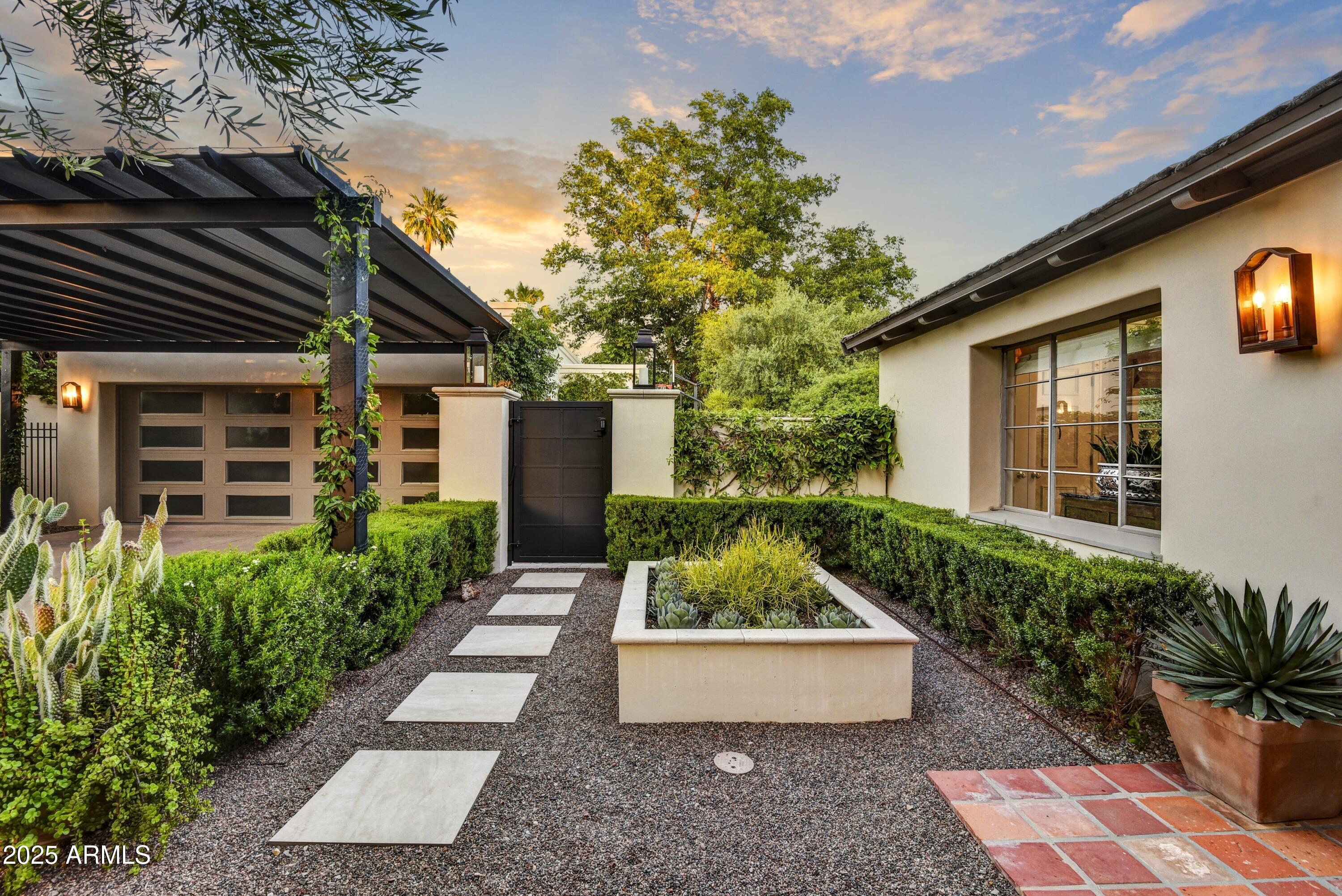 Country Club Manor - Residential