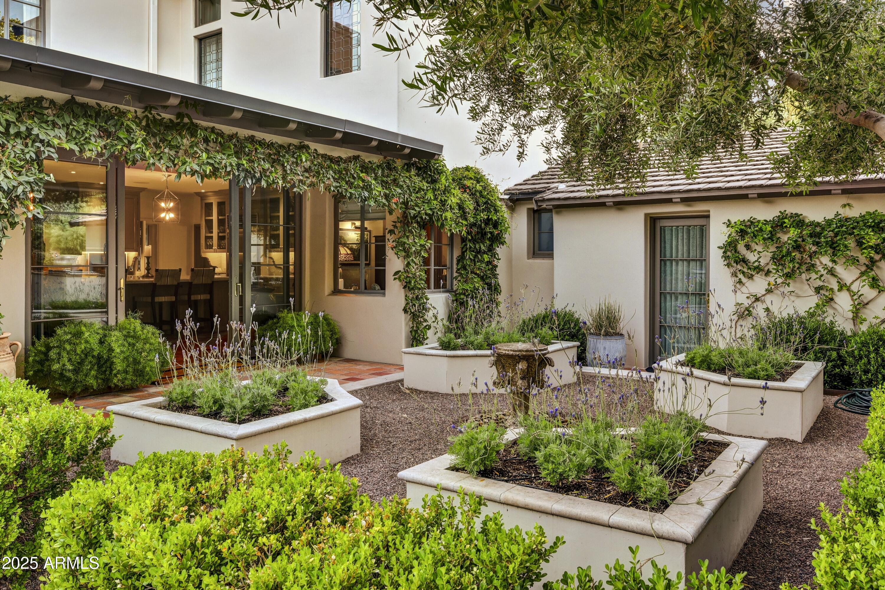 Country Club Manor - Residential