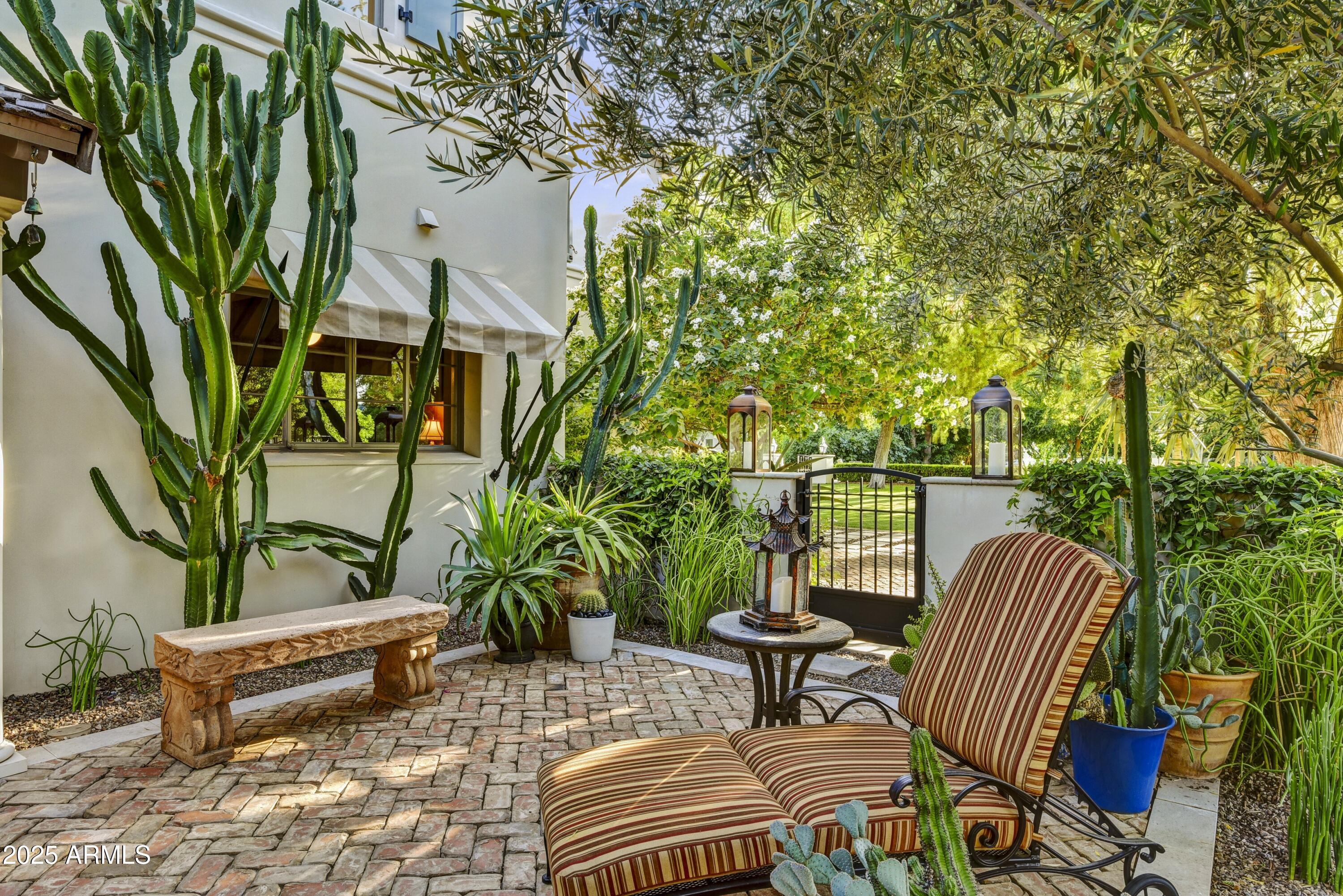 Country Club Manor - Residential