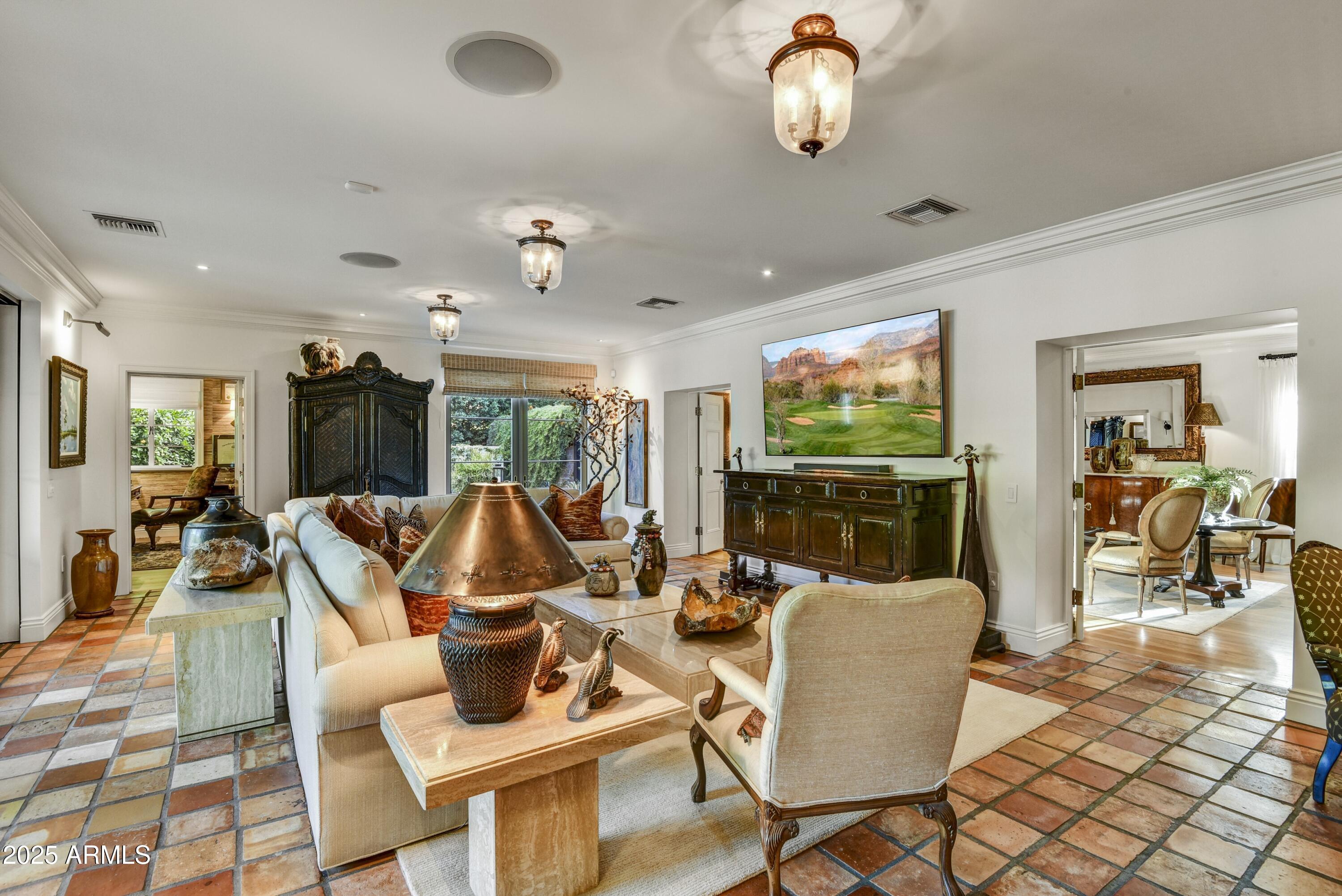 Country Club Manor - Residential