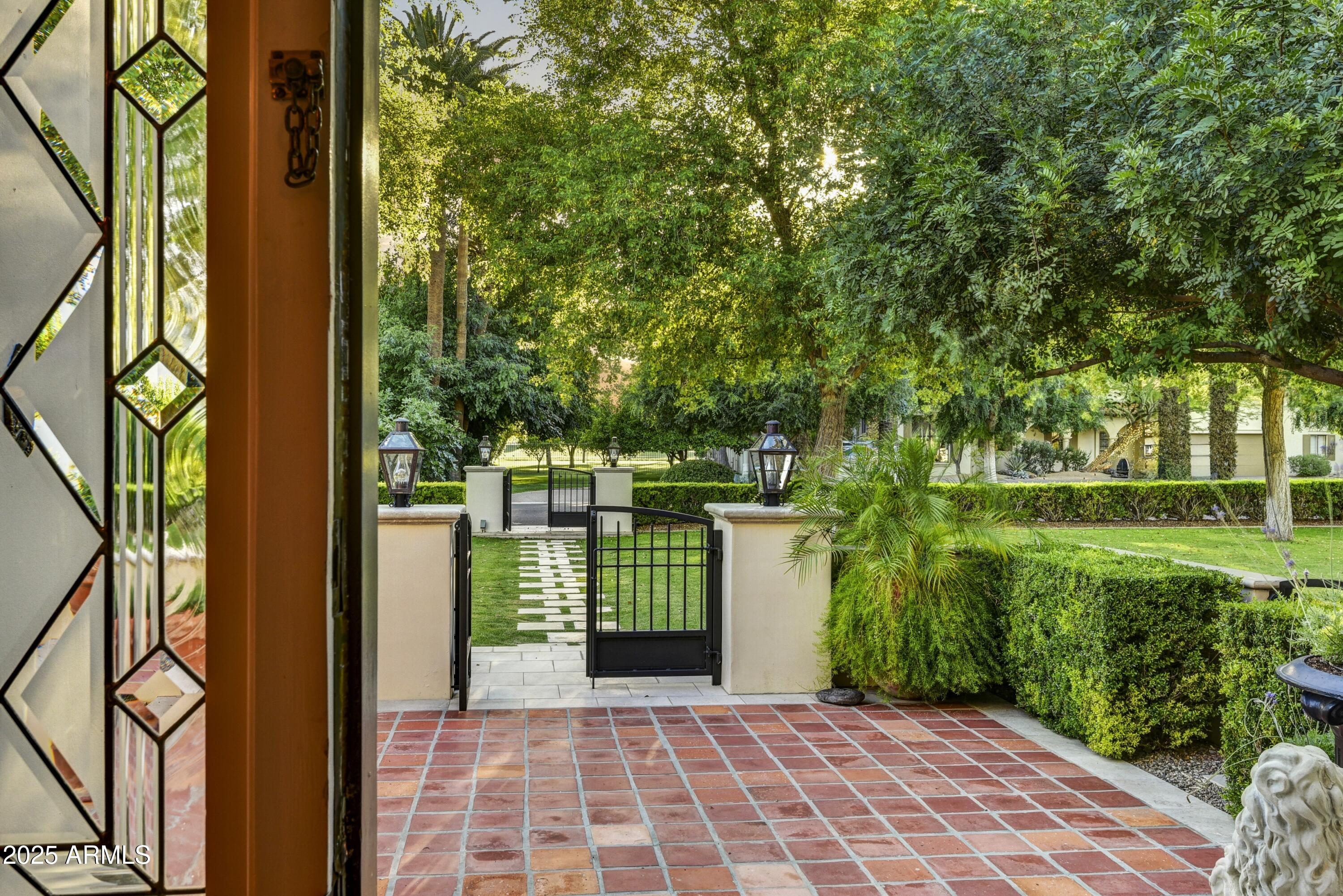 Country Club Manor - Residential