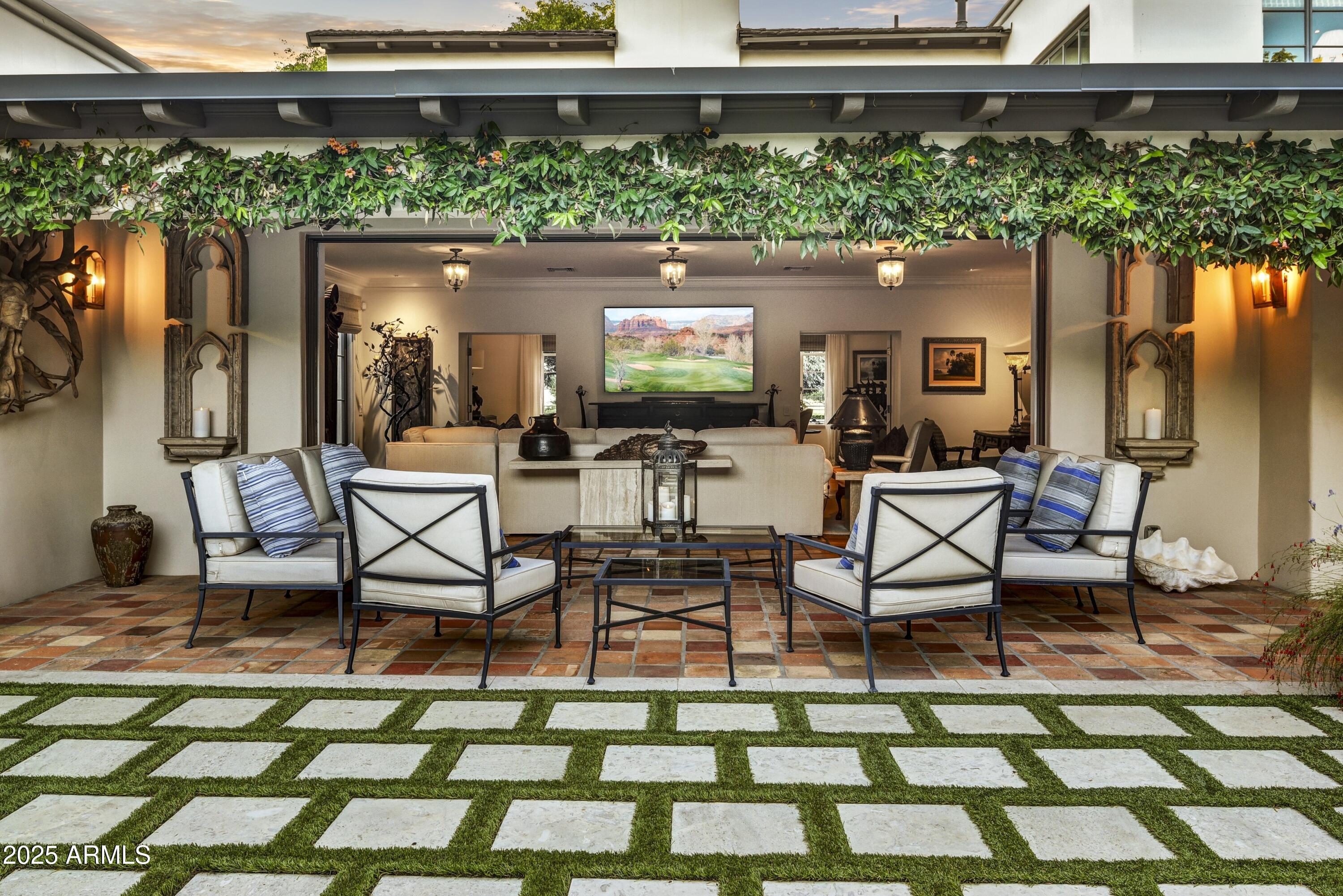 Country Club Manor - Residential
