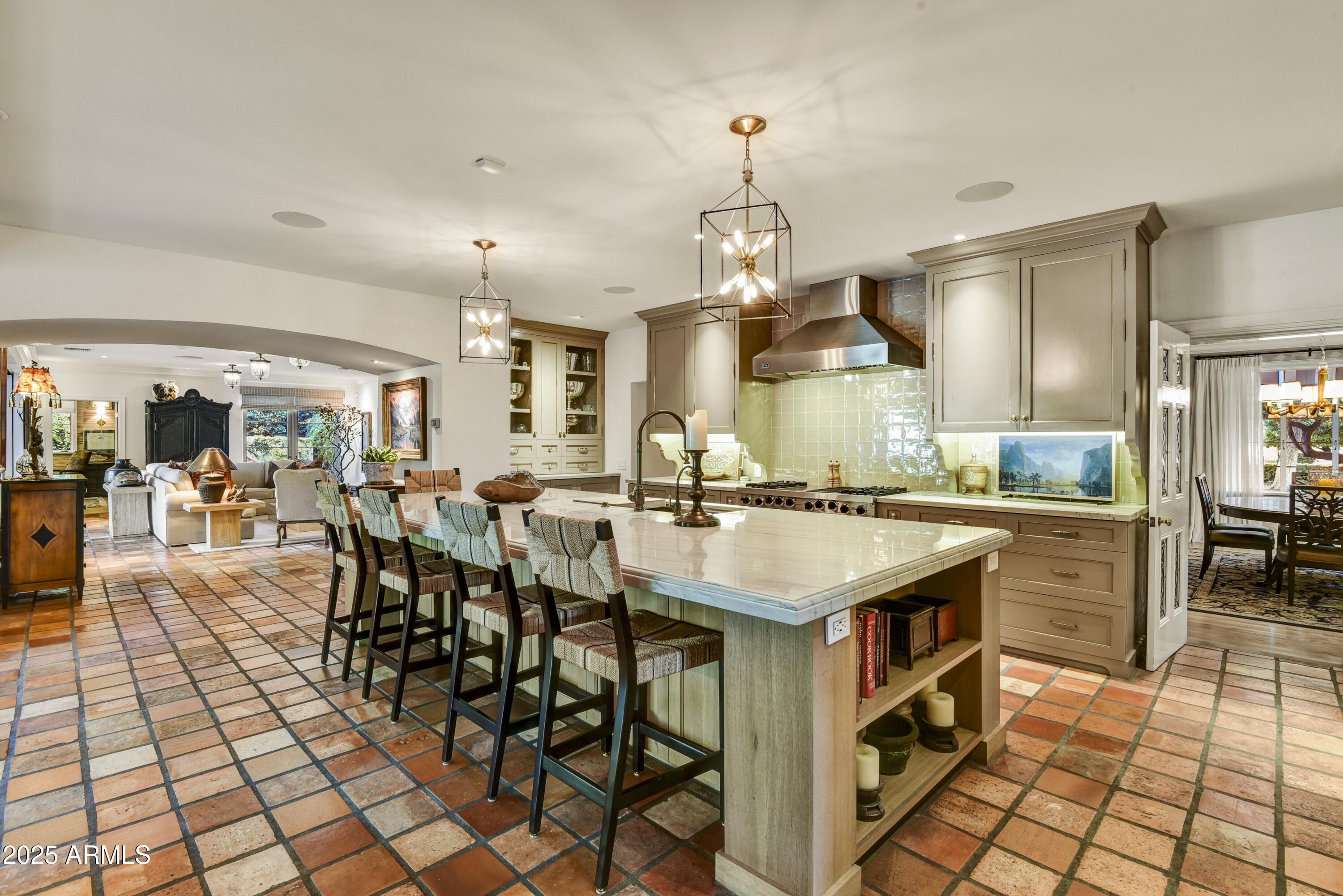 Country Club Manor - Residential