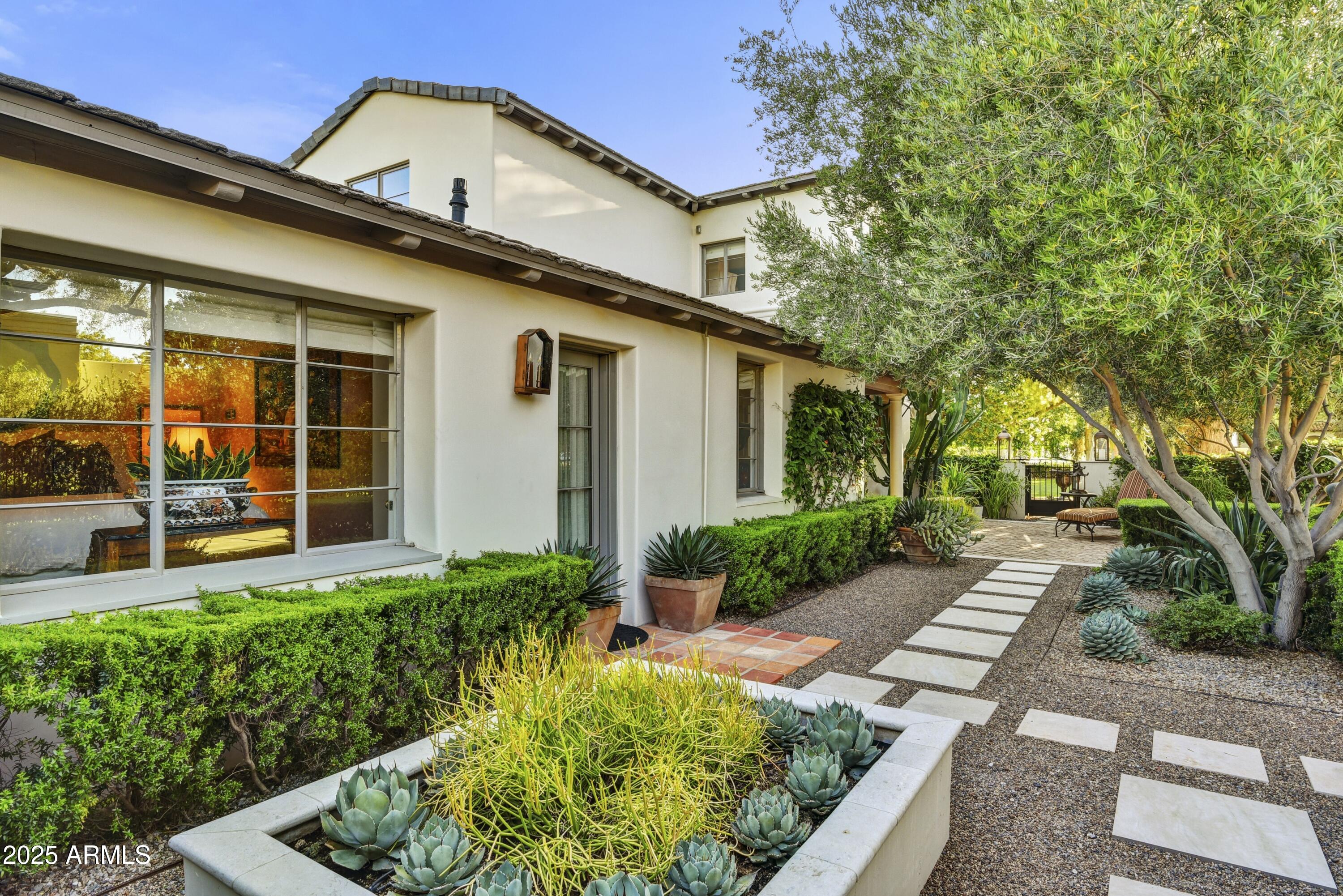Country Club Manor - Residential