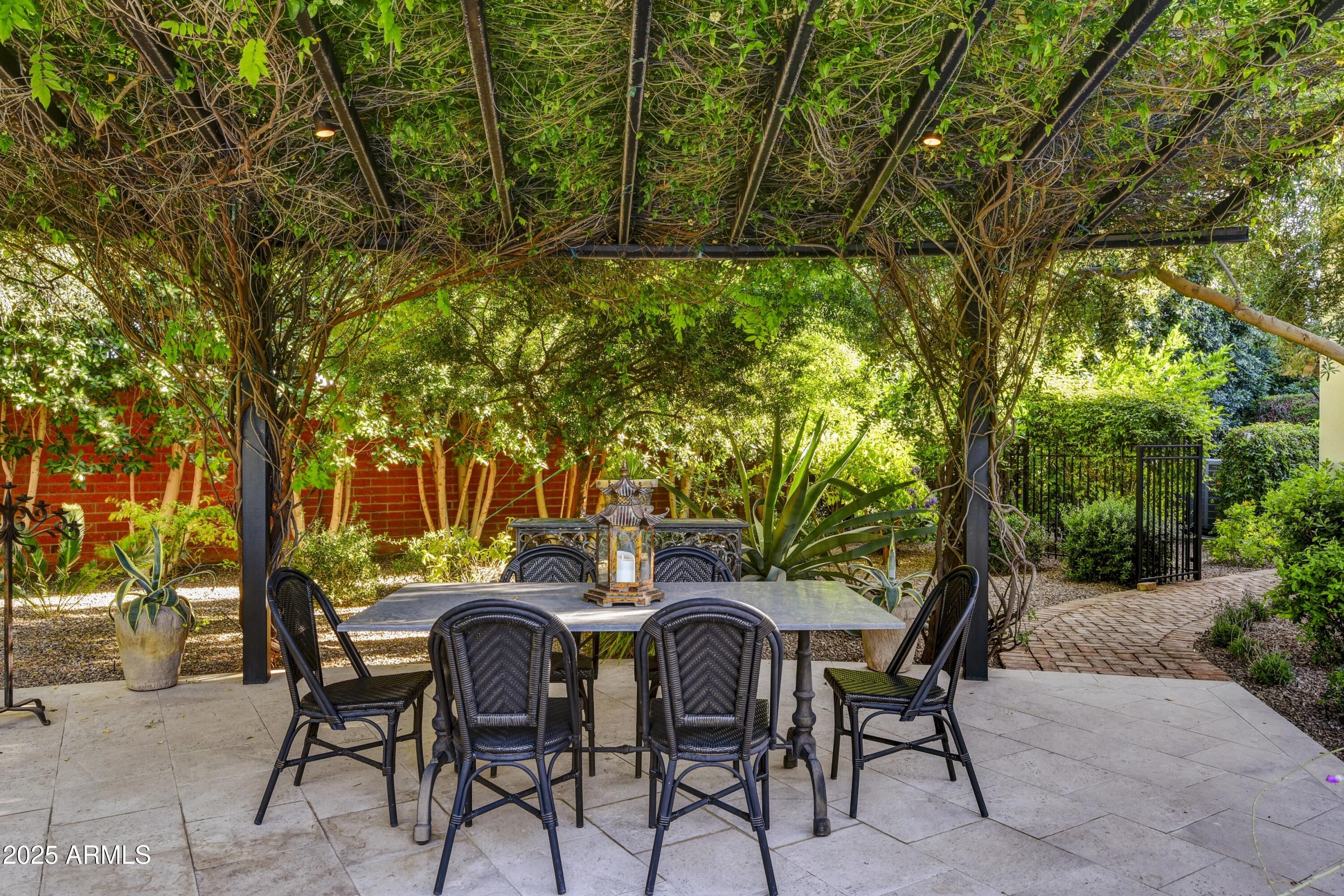 Country Club Manor - Residential