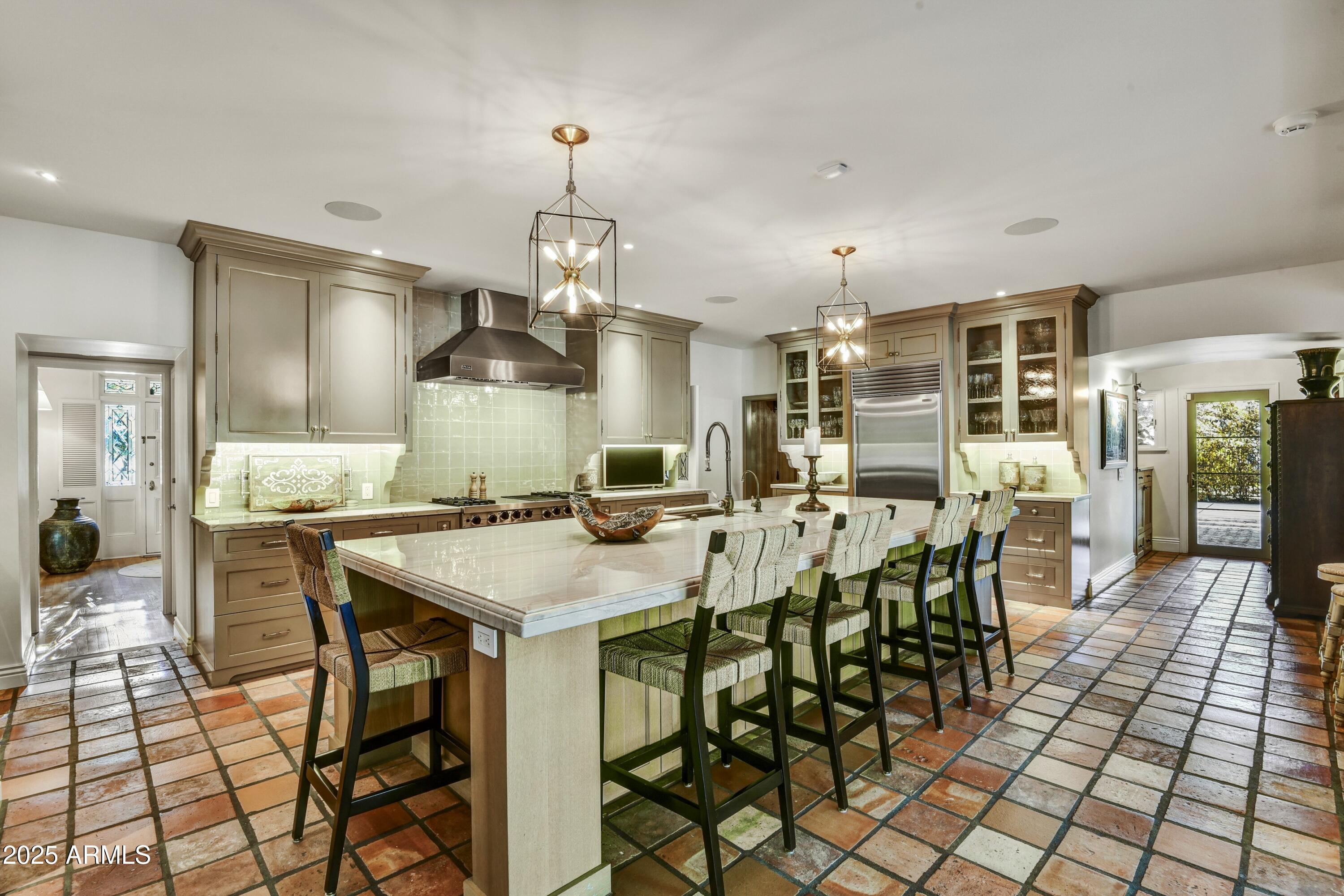 Country Club Manor - Residential