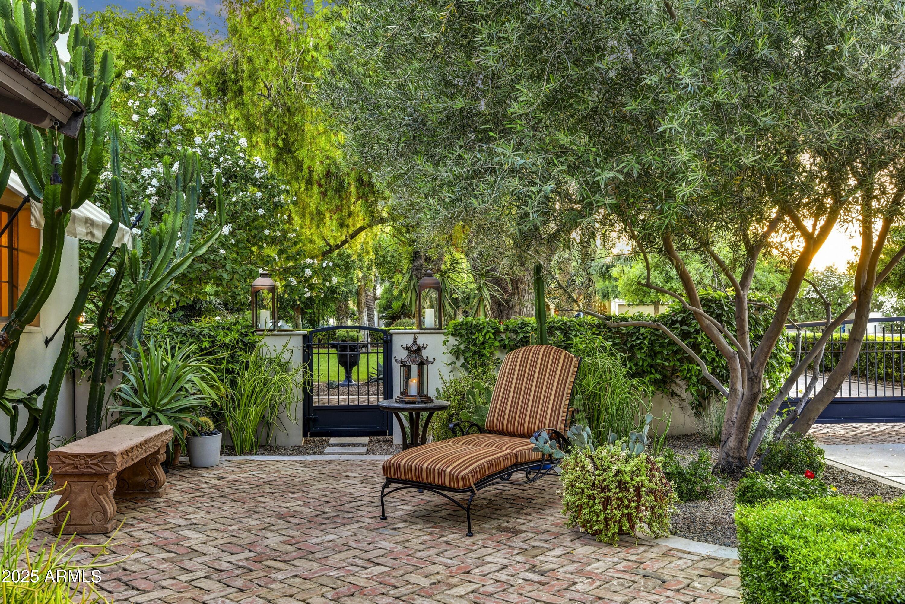 Country Club Manor - Residential