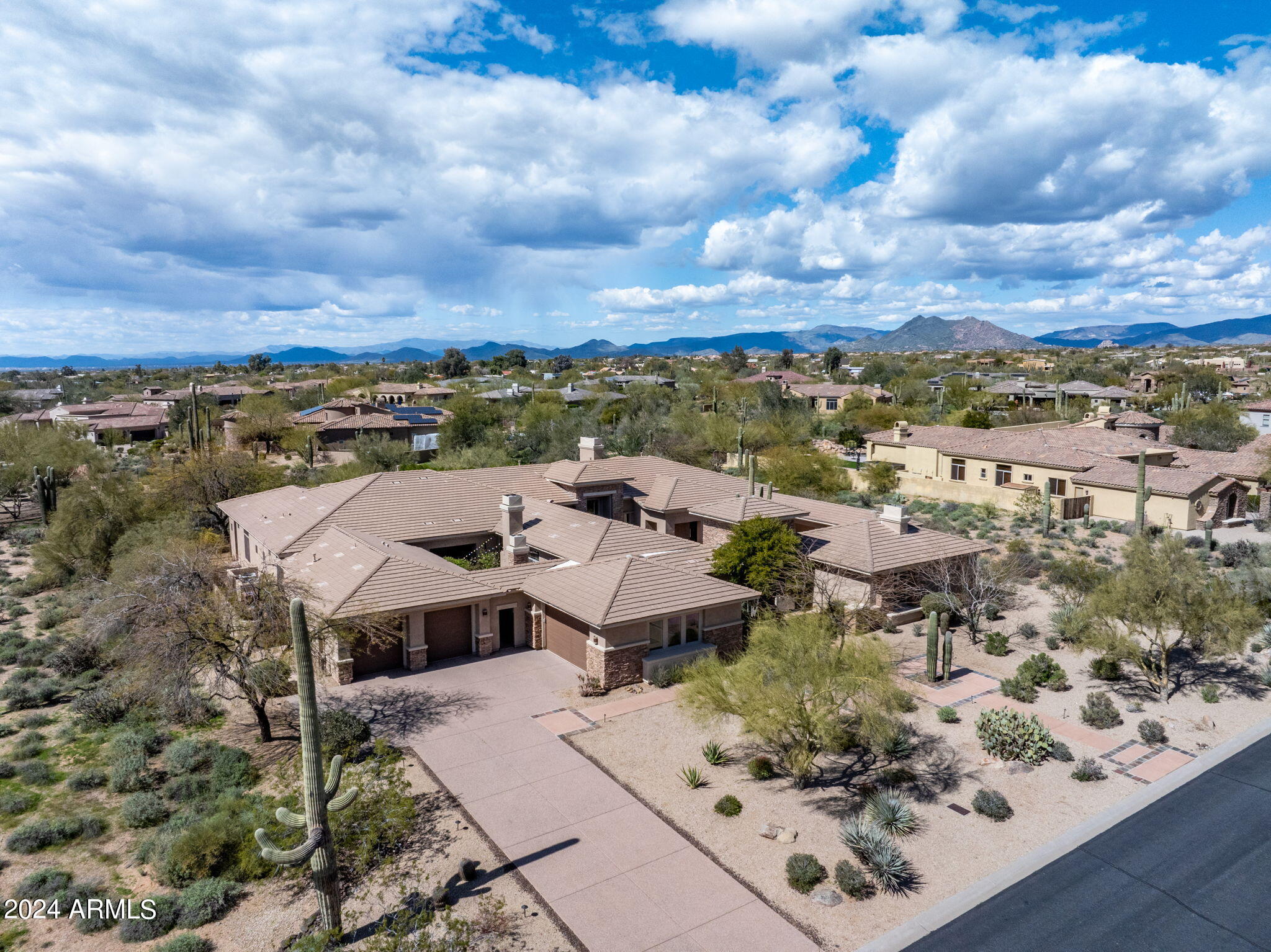 SAGUARO ESTATES - Residential