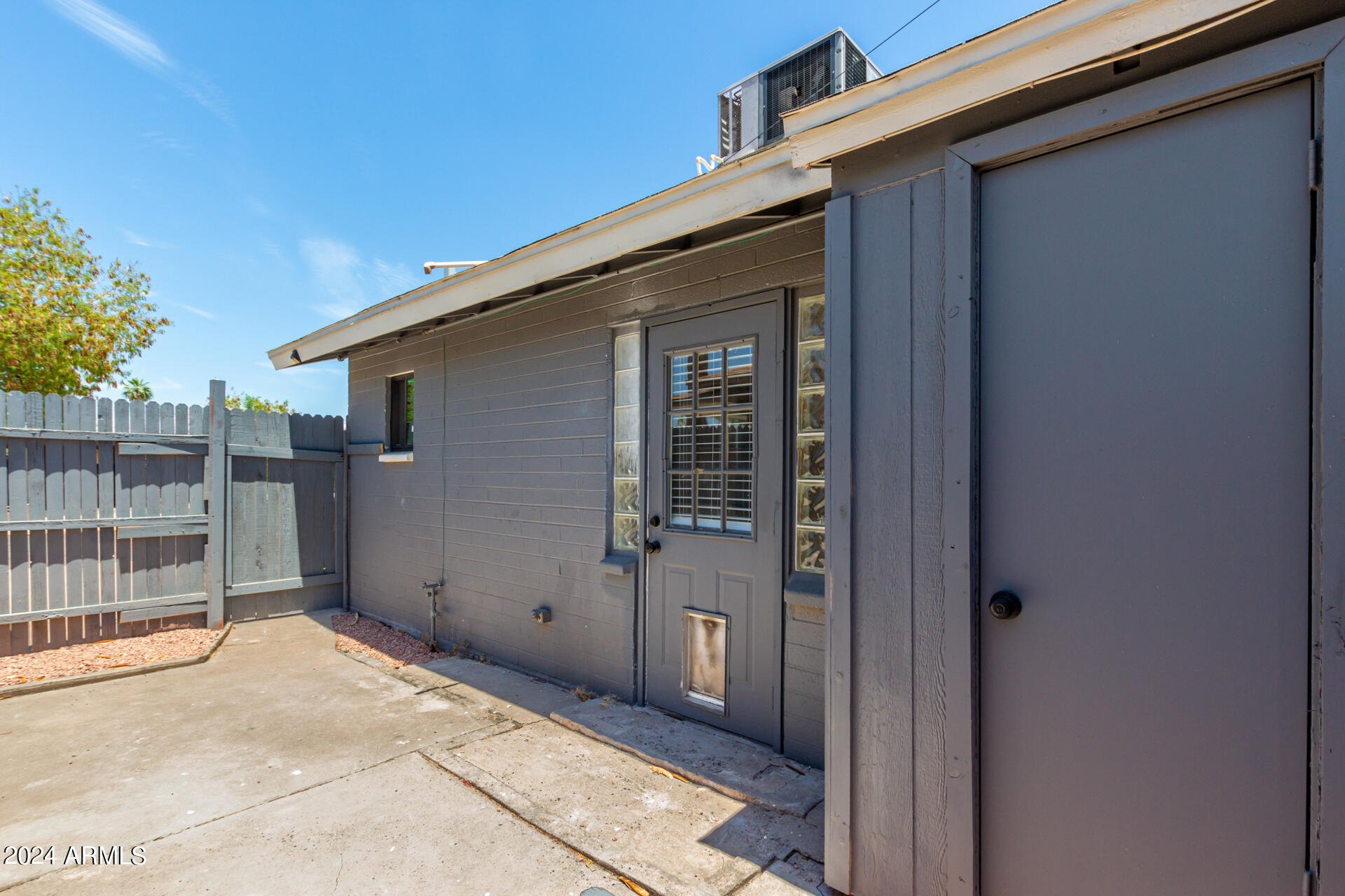 WESTERN VILLA - Residential Income