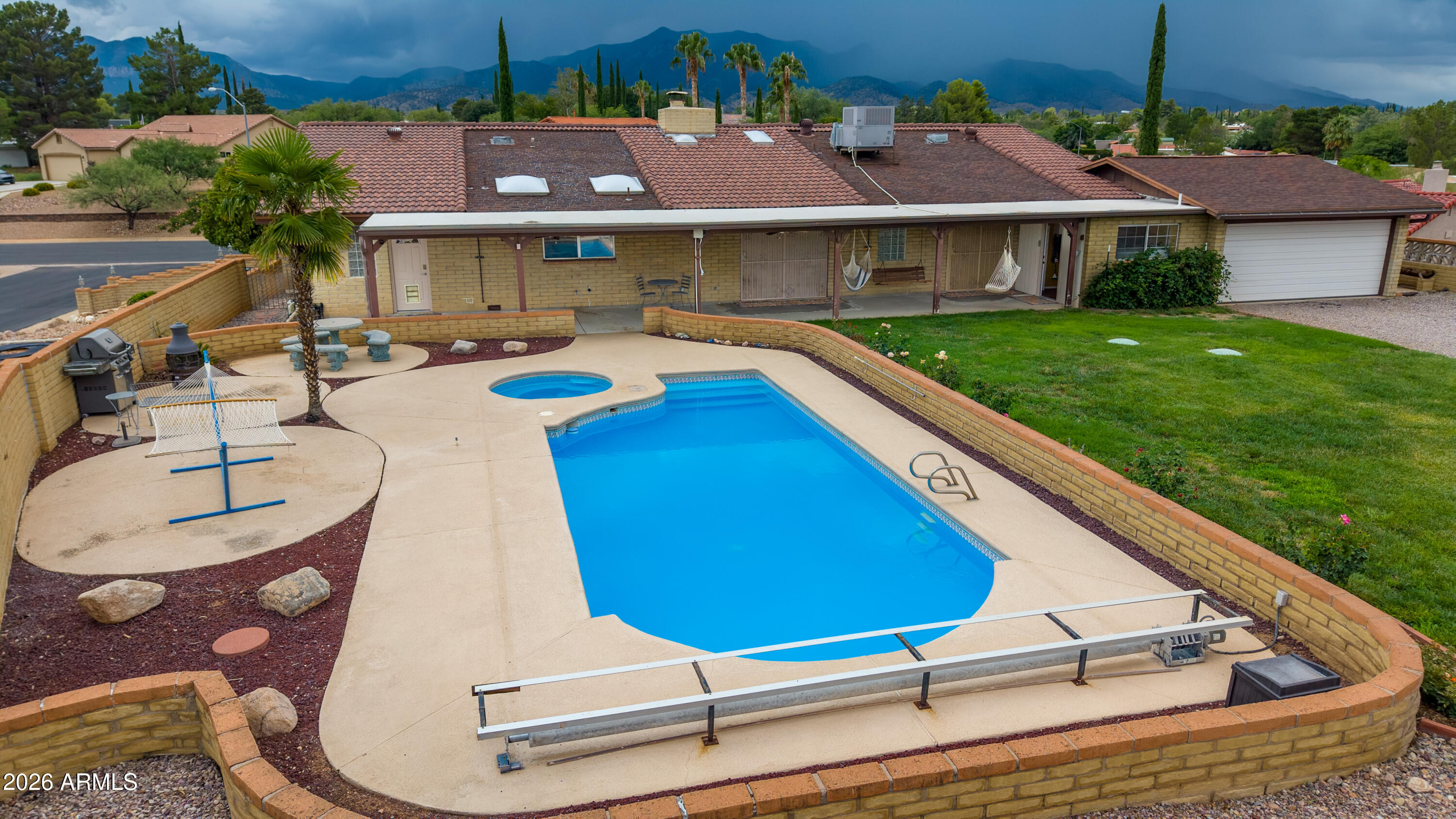 TOWN & COUNTRY ESTATES 6 - Residential