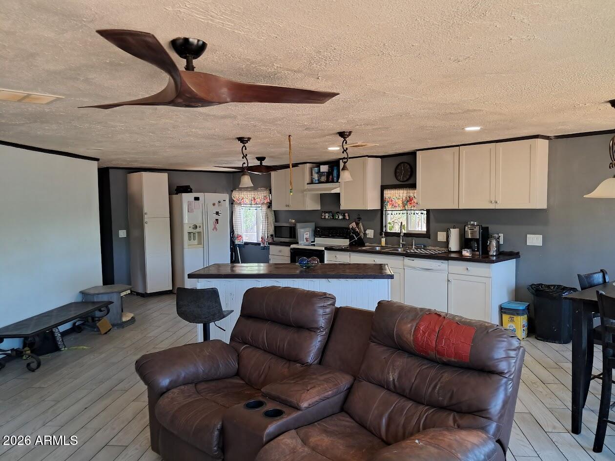 GOLDEN MEADOWS 2 - Residential