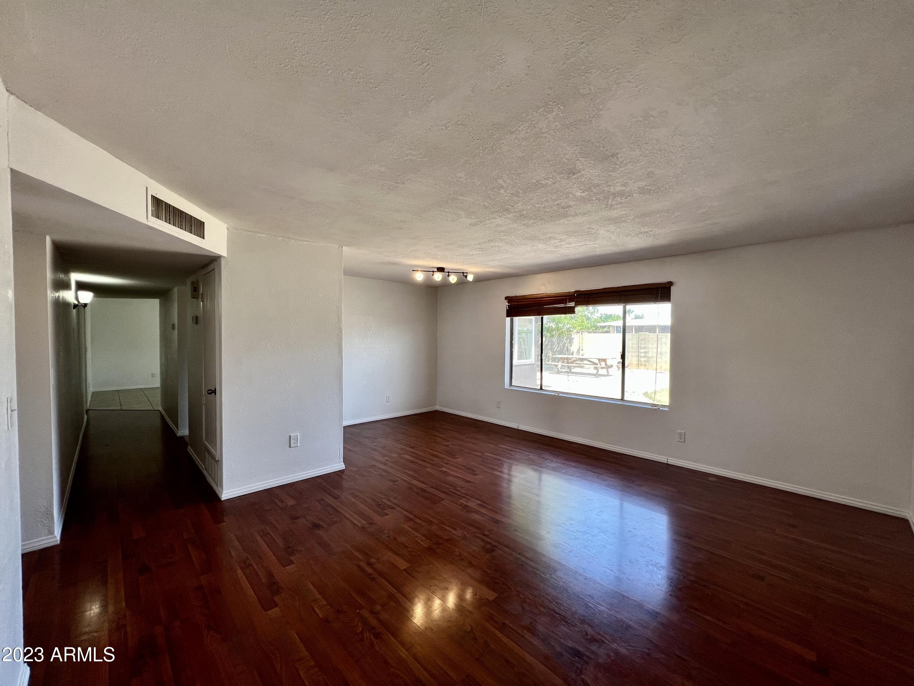 MONTEBELLO - Residential