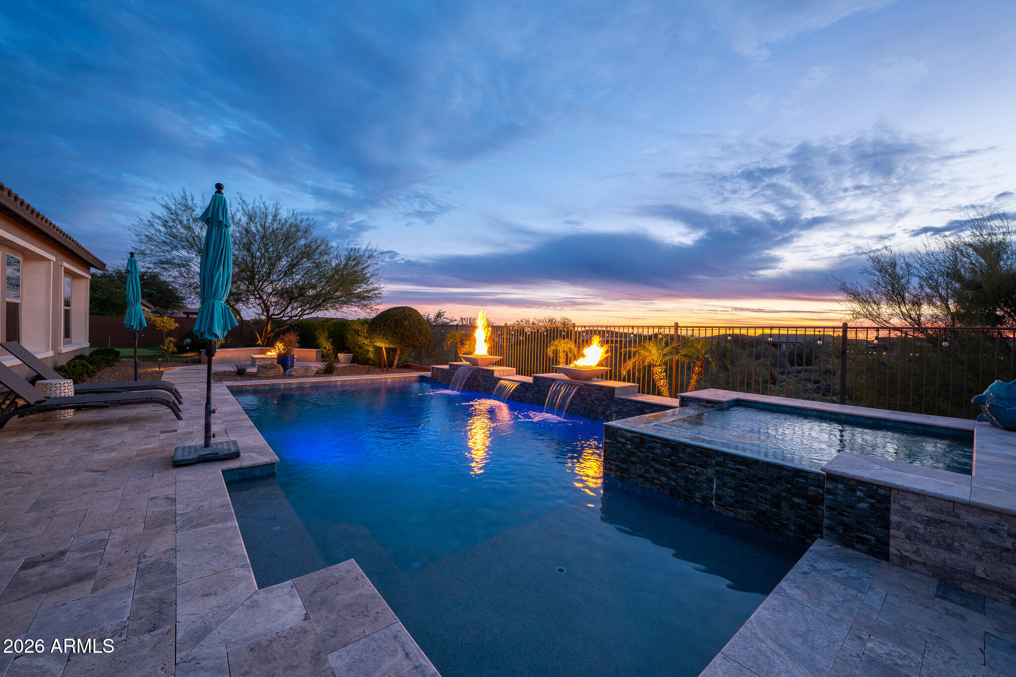 LONE MOUNTAIN - Residential