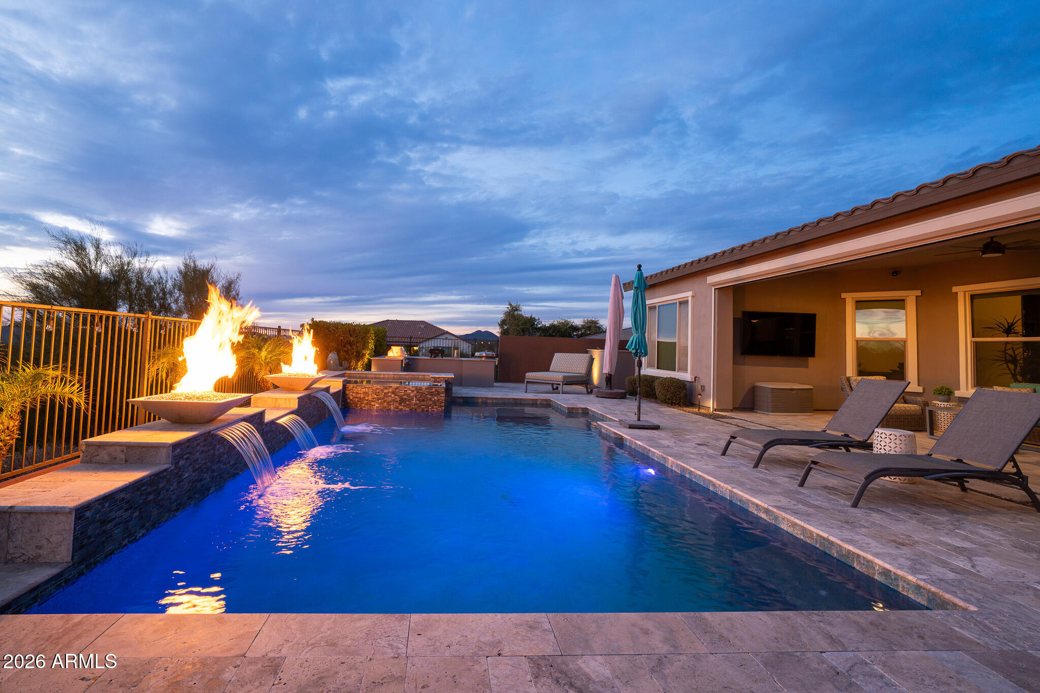 LONE MOUNTAIN - Residential
