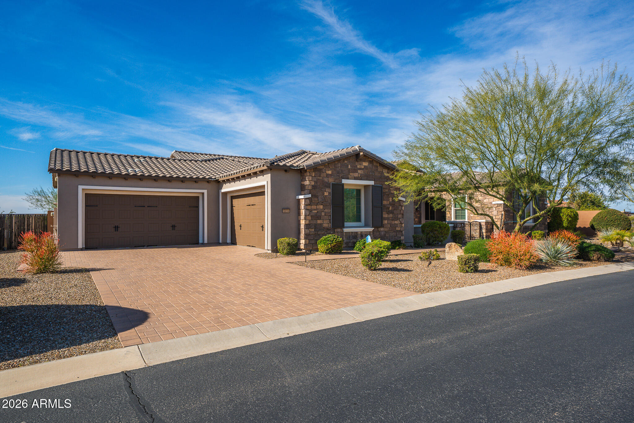 LONE MOUNTAIN - Residential