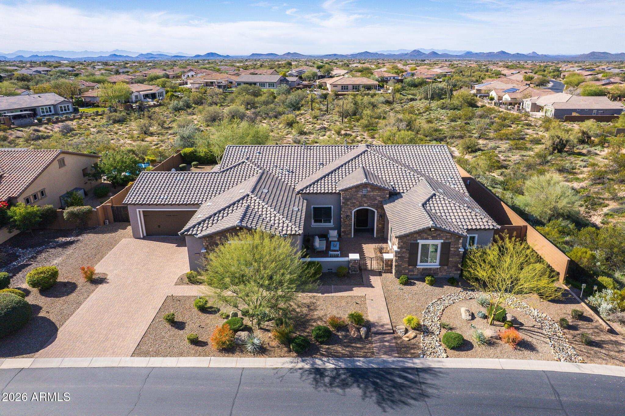 LONE MOUNTAIN - Residential