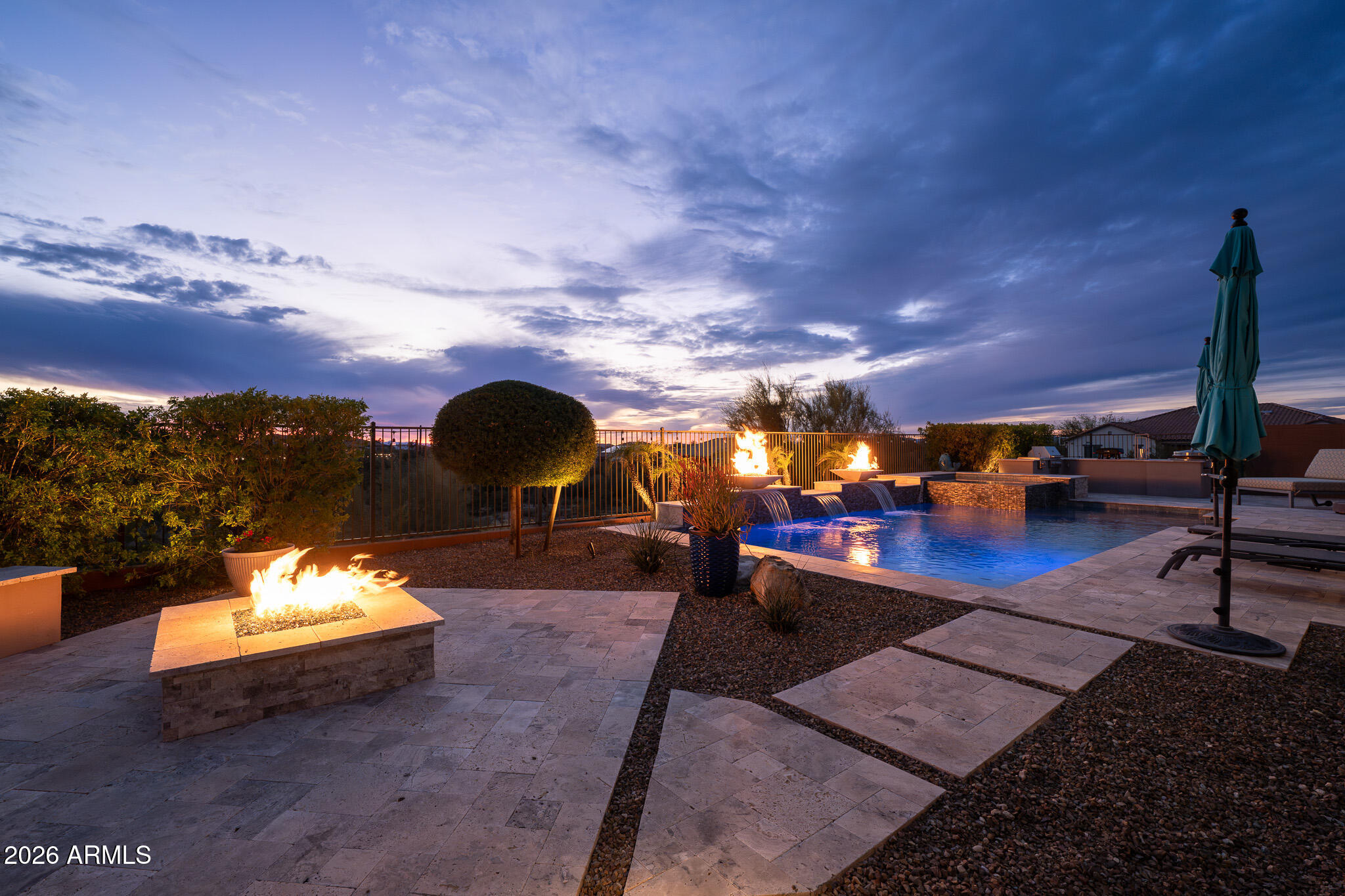 LONE MOUNTAIN - Residential
