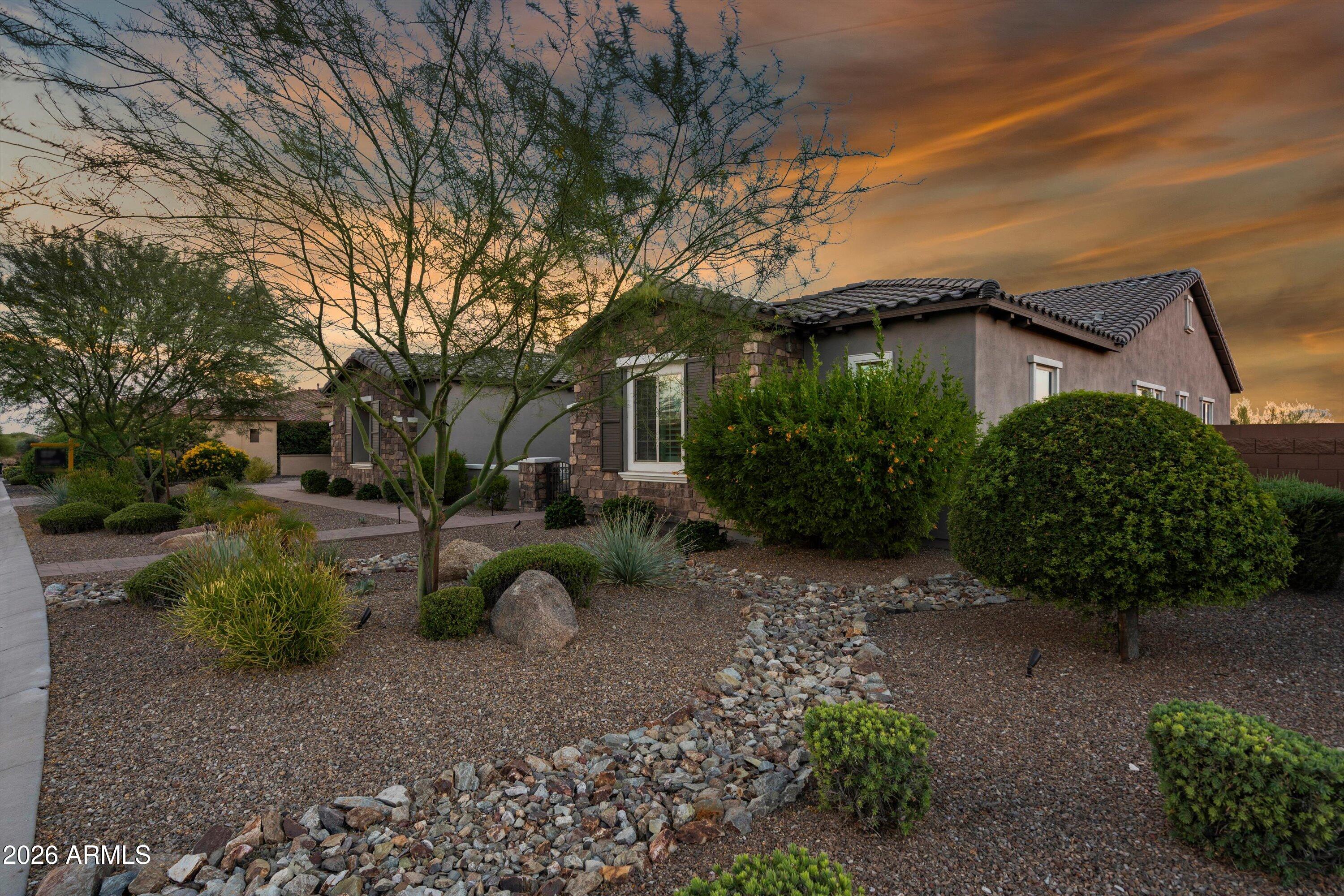 LONE MOUNTAIN - Residential