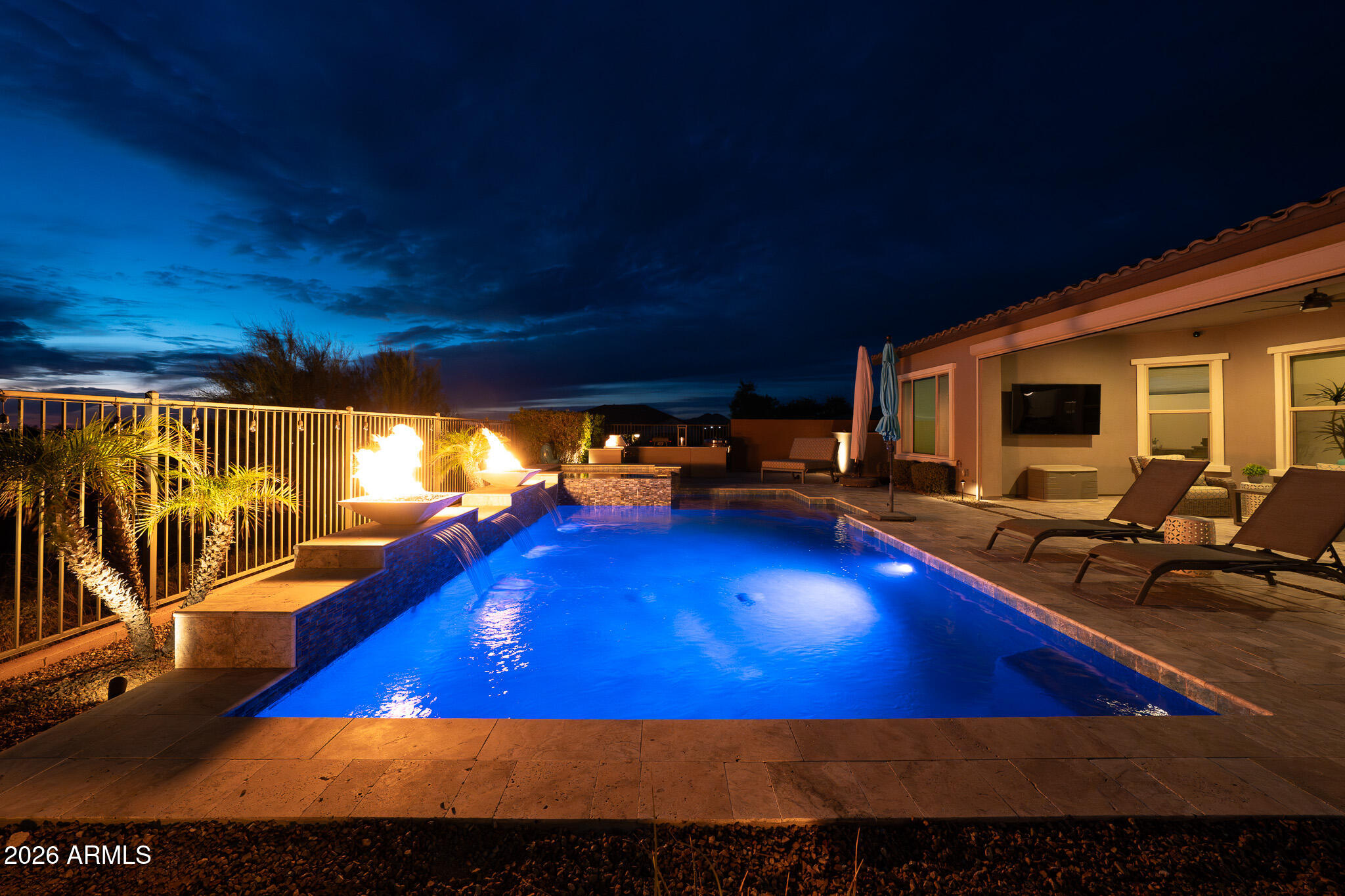 LONE MOUNTAIN - Residential
