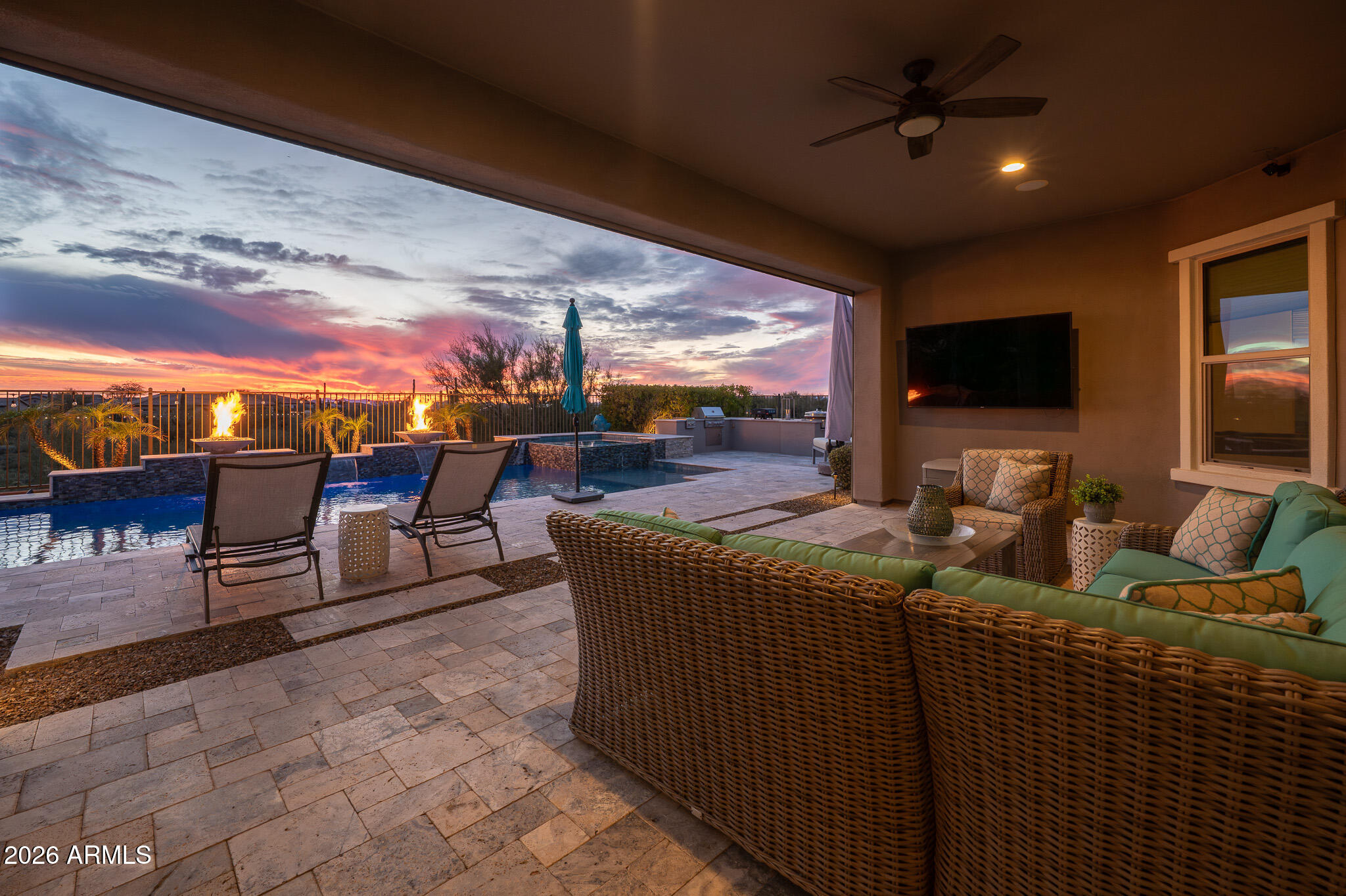 LONE MOUNTAIN - Residential