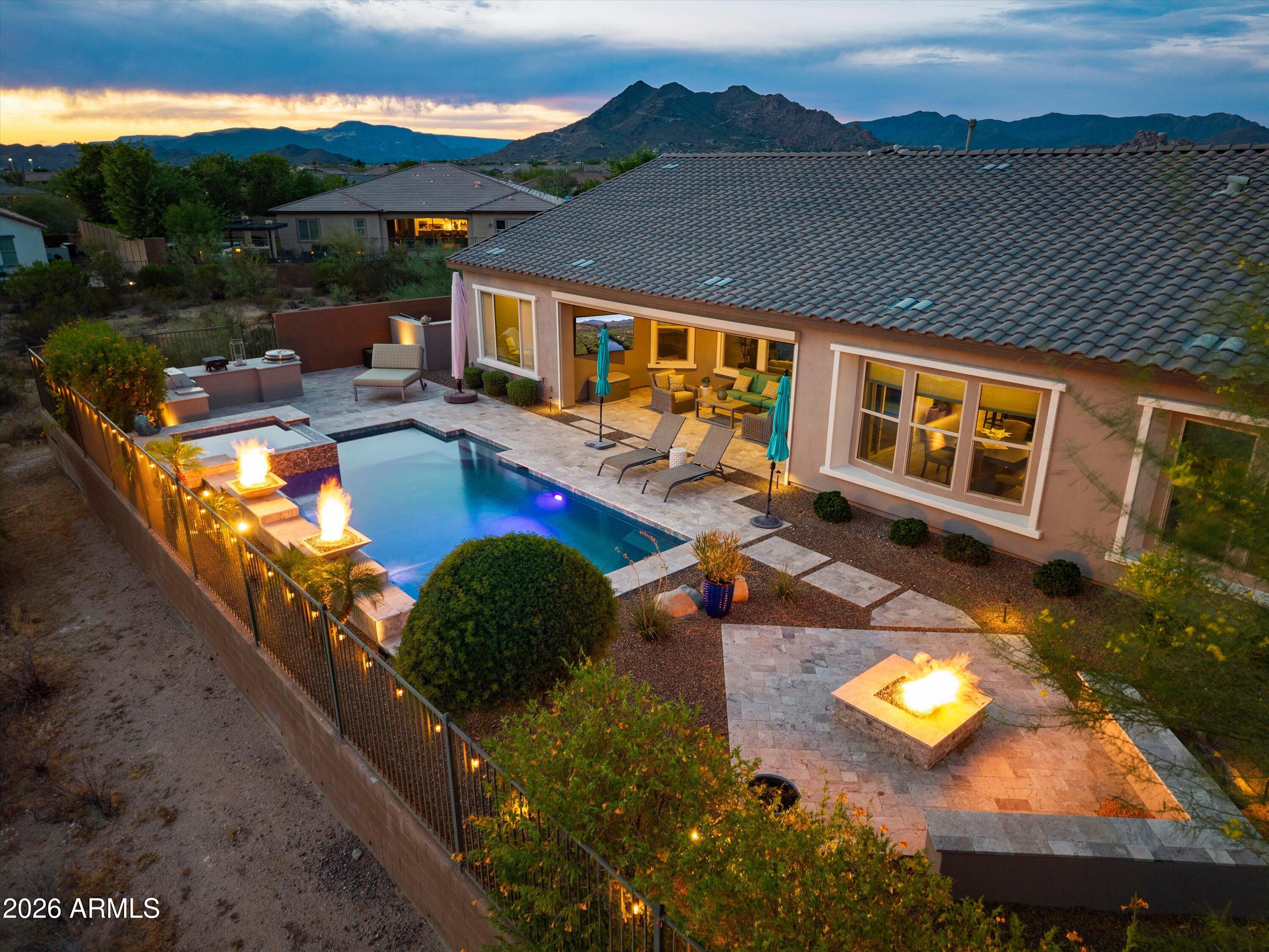 LONE MOUNTAIN - Residential