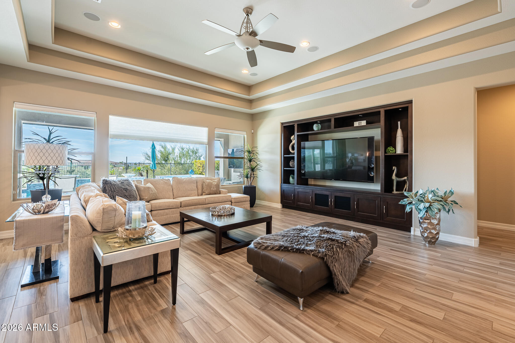 LONE MOUNTAIN - Residential