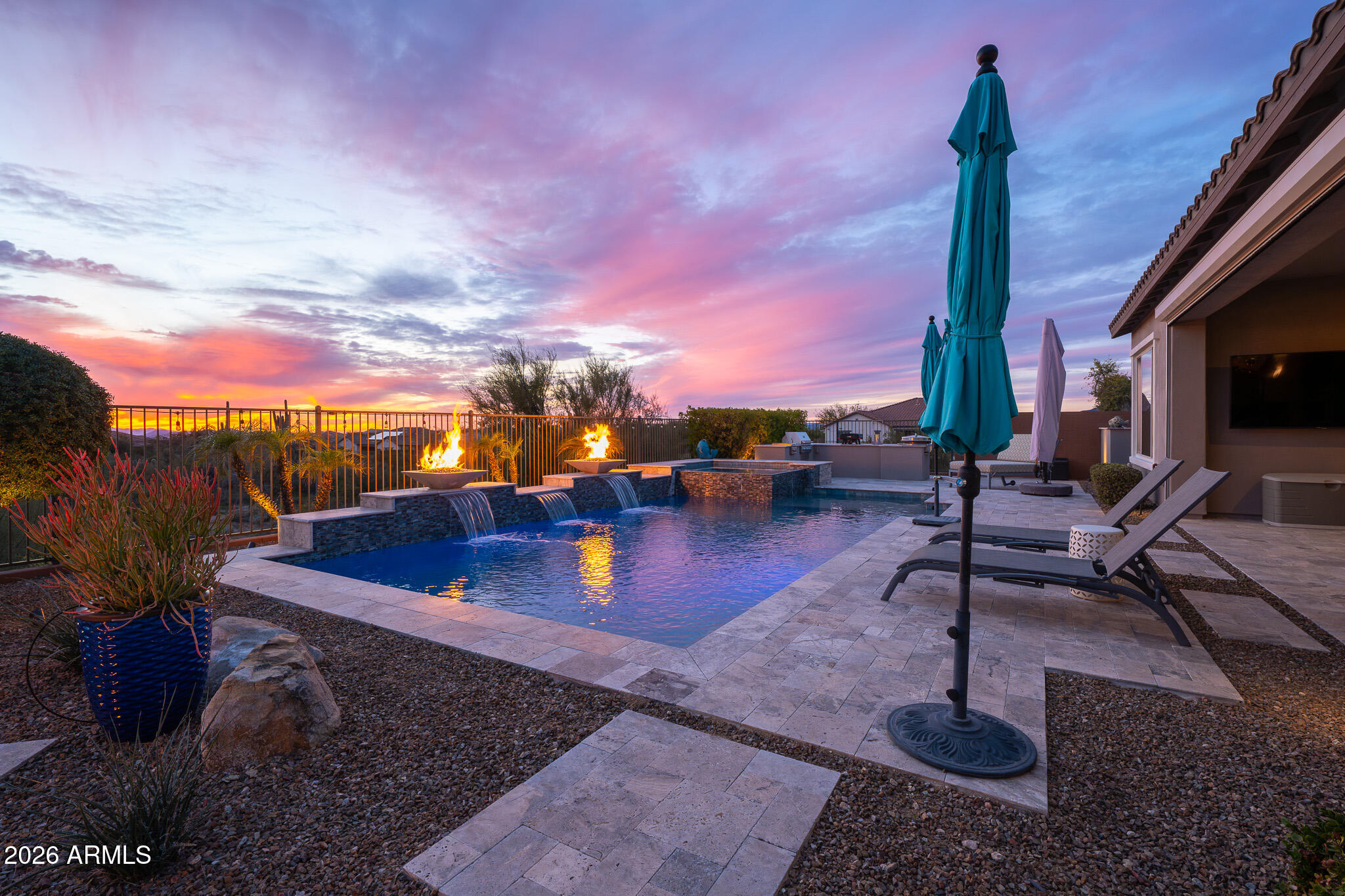 LONE MOUNTAIN - Residential