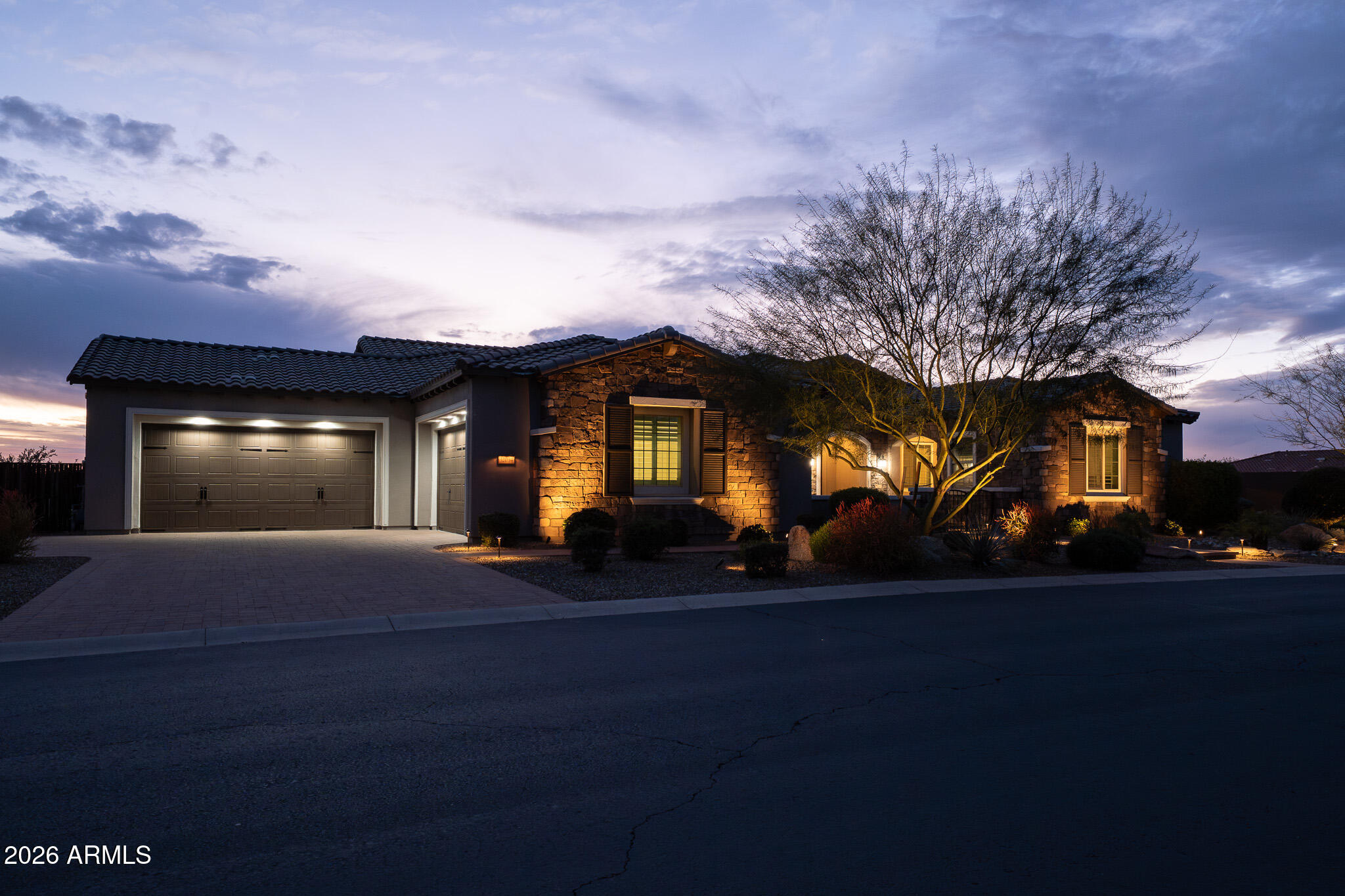 LONE MOUNTAIN - Residential