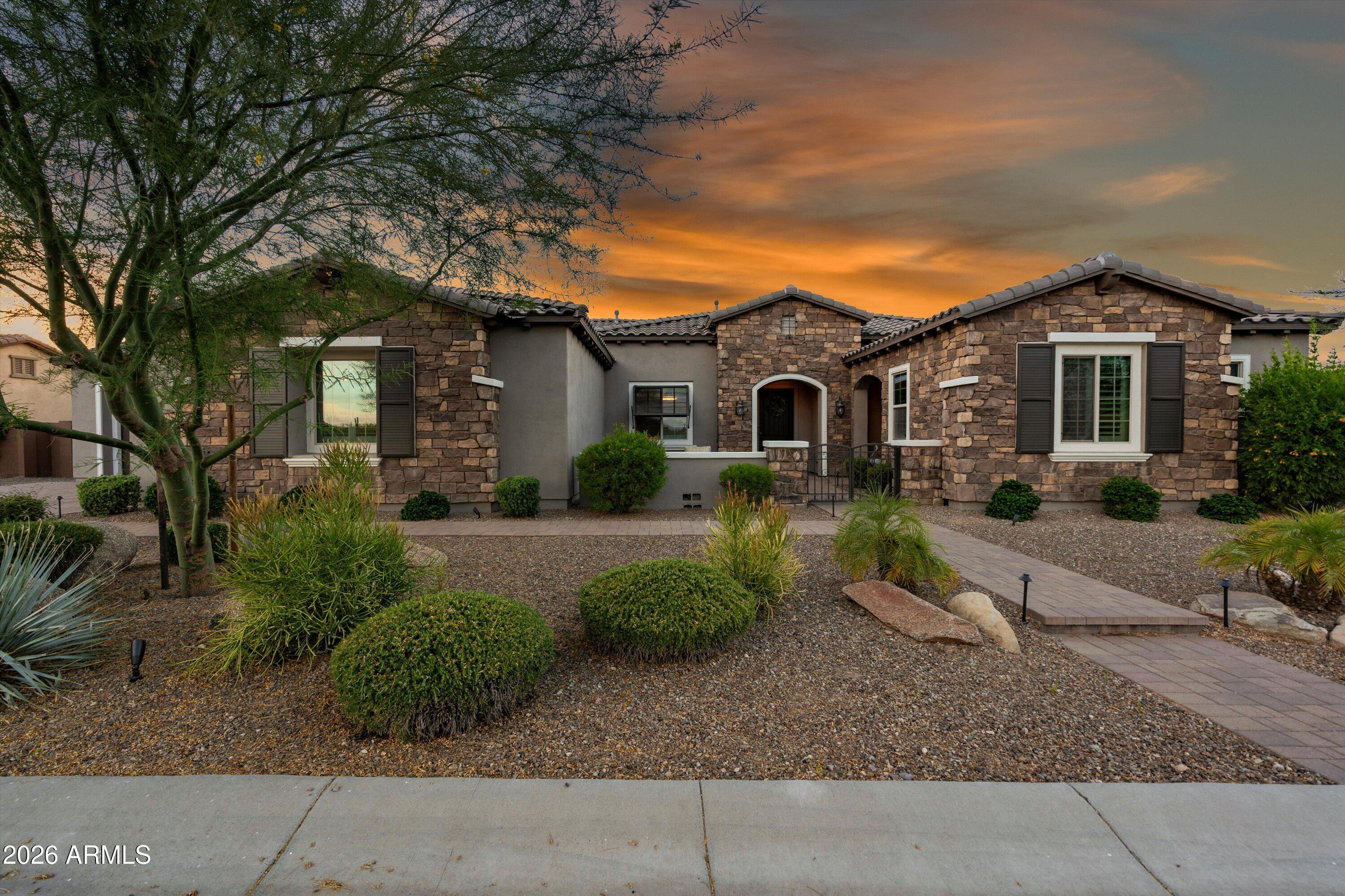 LONE MOUNTAIN - Residential