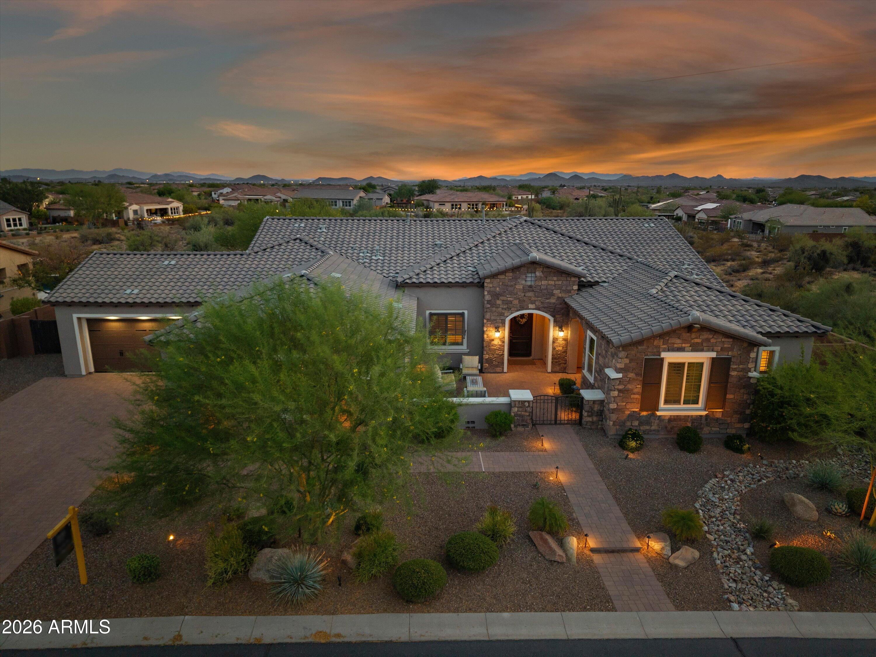 LONE MOUNTAIN - Residential