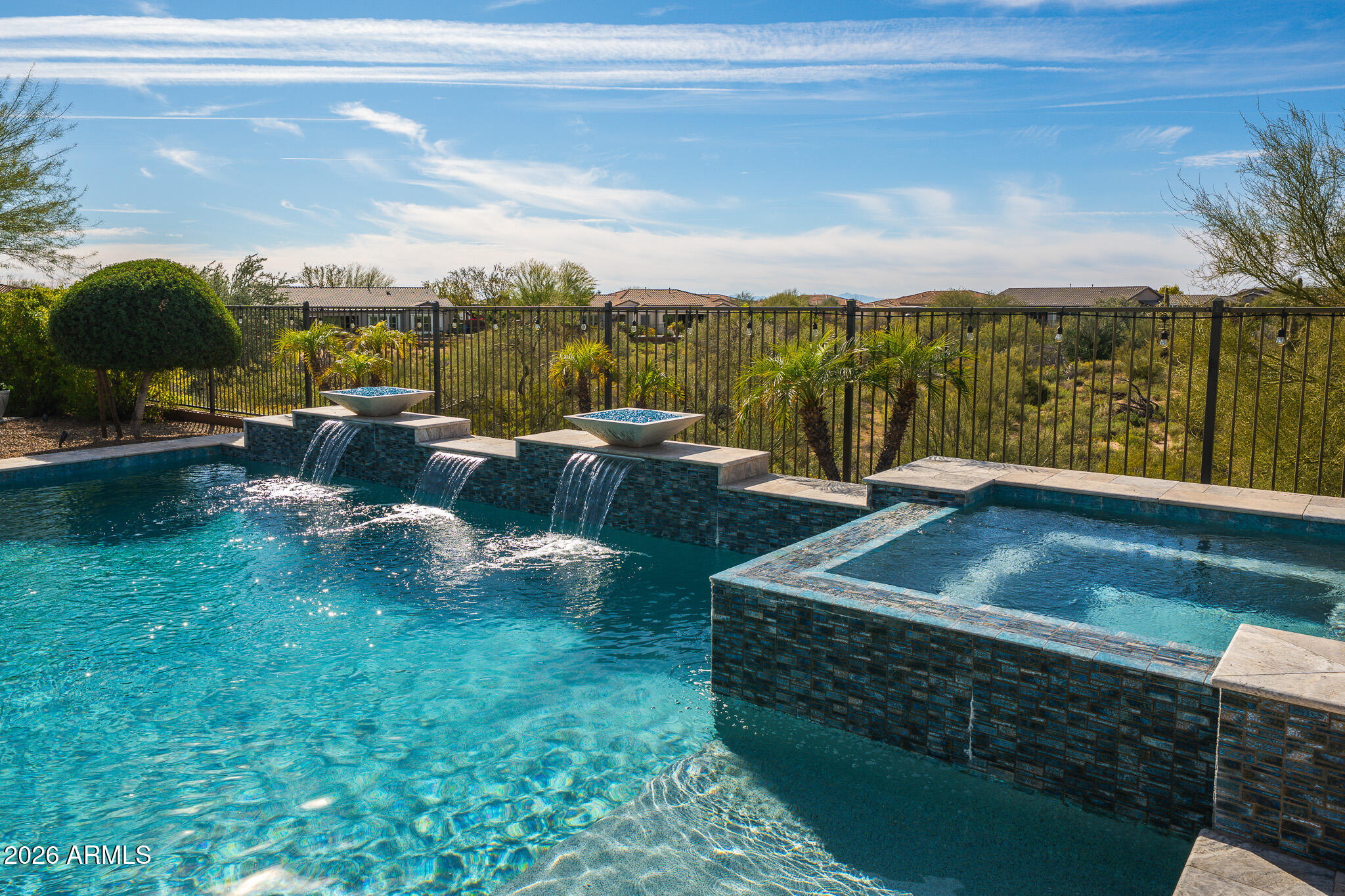 LONE MOUNTAIN - Residential