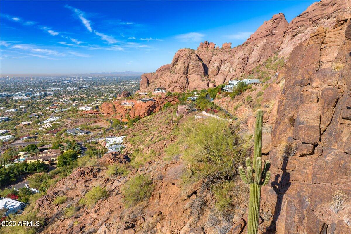 RED ROCK NORTH - Land