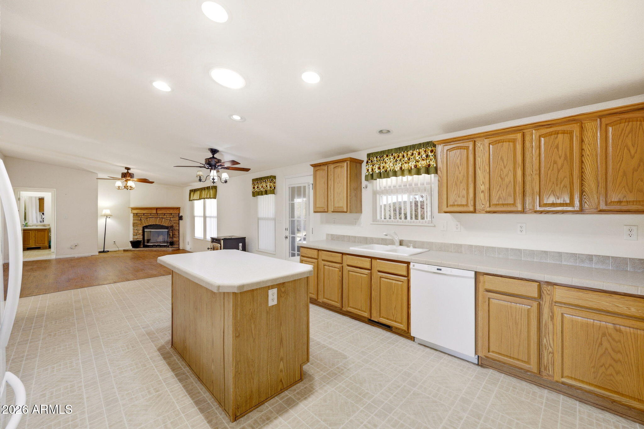 (0830) MOB HOME, NOT SUBDIV - Residential
