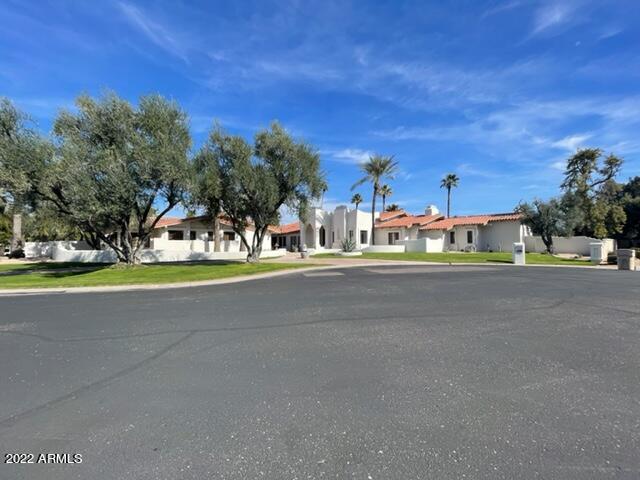 Located in one of the most desirable neighborhoods in the heart of Paradise Valley. This Beautiful estate boasts 4 ensuite bedrooms, 4.5 bathrooms and sits on over an acre in a cul-de-sac surrounded by complete privacy. His and her closets, workout space, office with views of Mummy Mountain. Oversized spacious rooms, vaulted ceilings throughout. Resort style backyard perfect for entertaining, 3 car garage with car lift and a gated private driveway. A perfectly designed  Dave Hansen build with spilt floorpan.