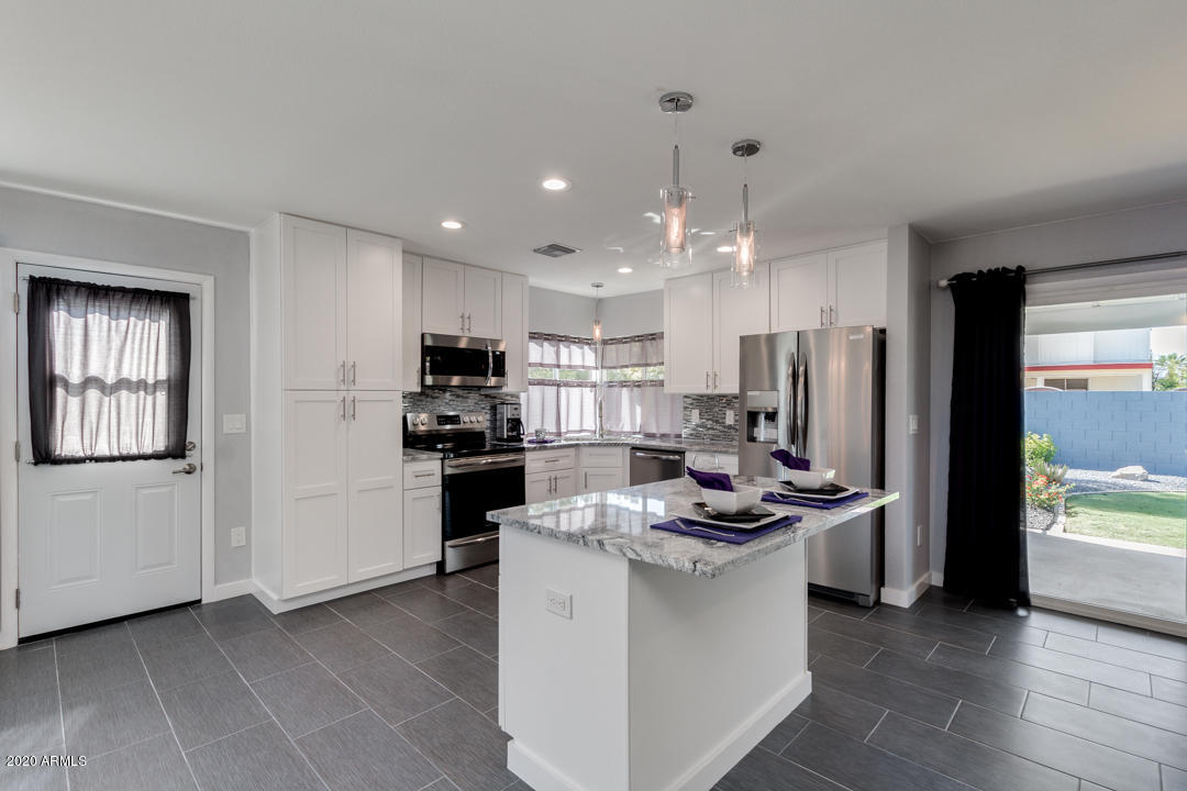 DOBSON ESTATES 3 - Residential Lease
