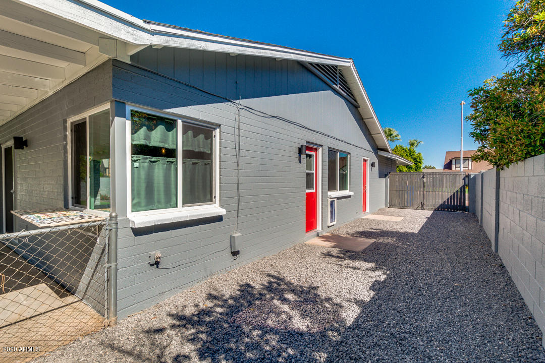 DOBSON ESTATES 3 - Residential Lease