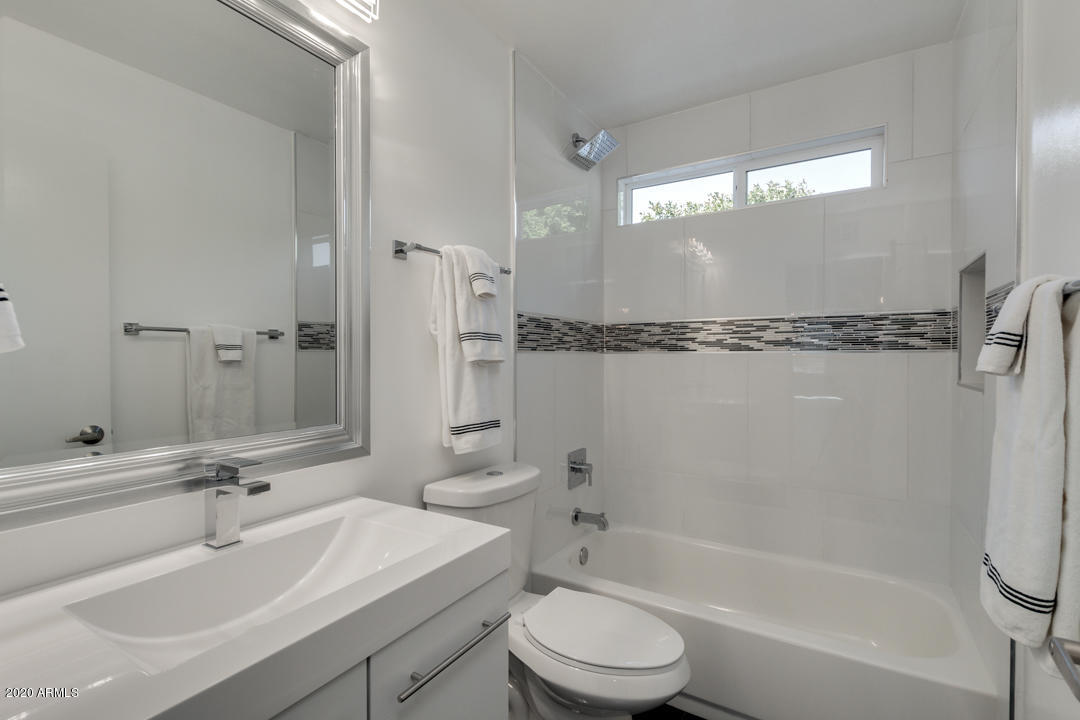 DOBSON ESTATES 3 - Residential Lease