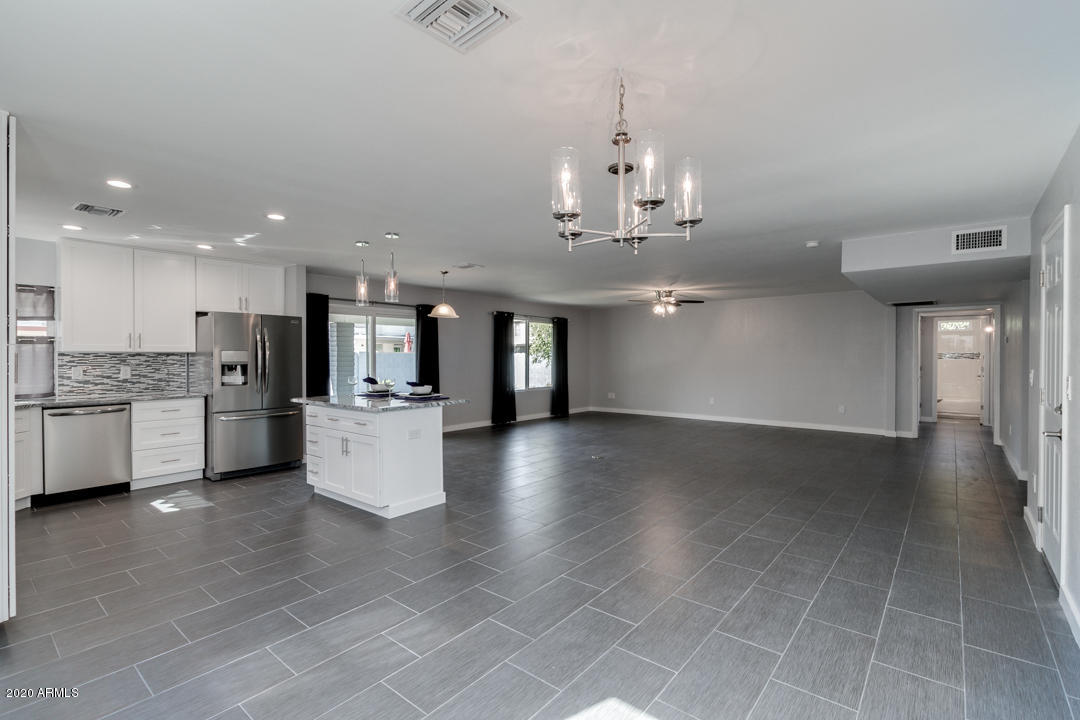 DOBSON ESTATES 3 - Residential Lease