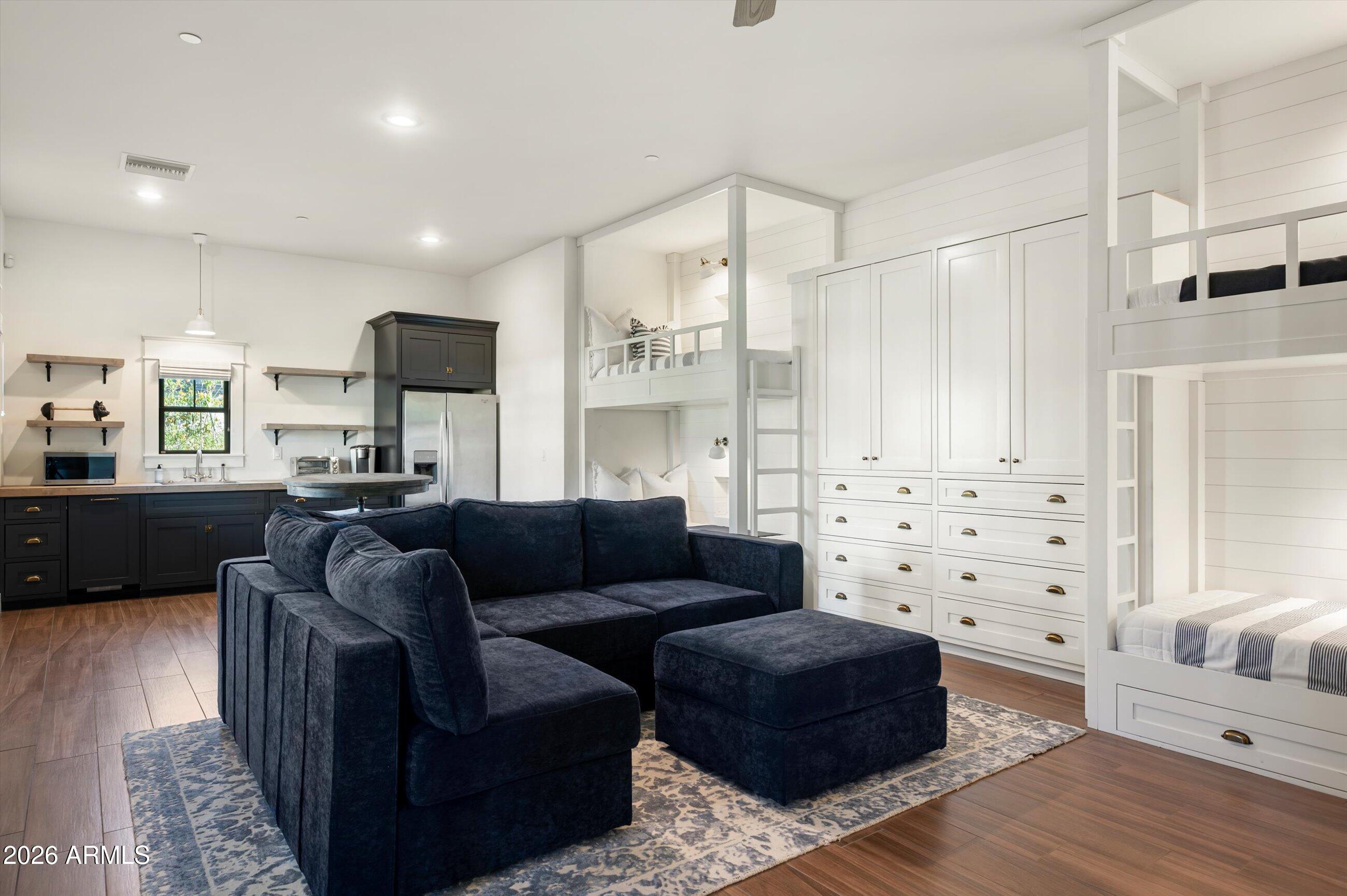 PARADISE VALLEY FARMS - Residential