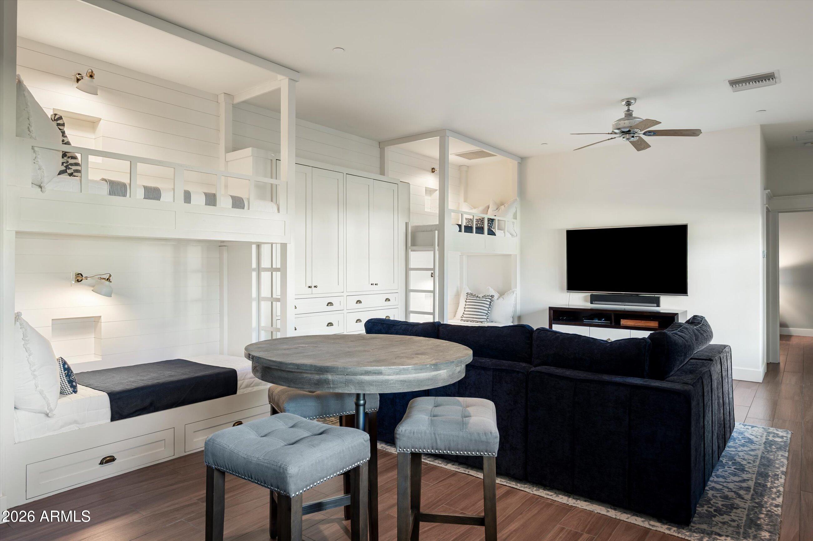 PARADISE VALLEY FARMS - Residential