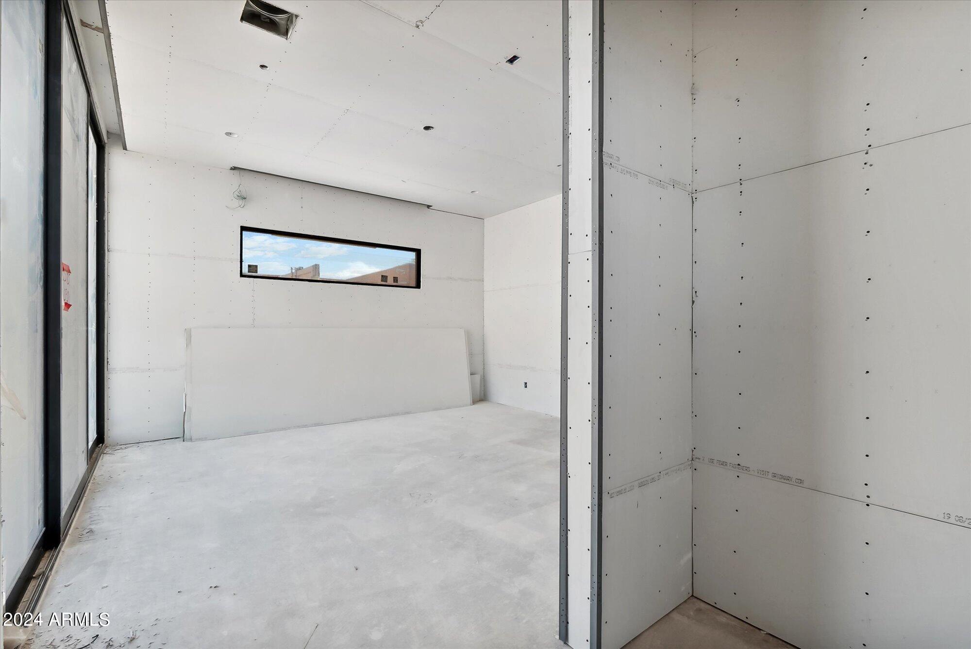 DESERT ESTATES UNIT 1 LOT 4 MLD - Residential