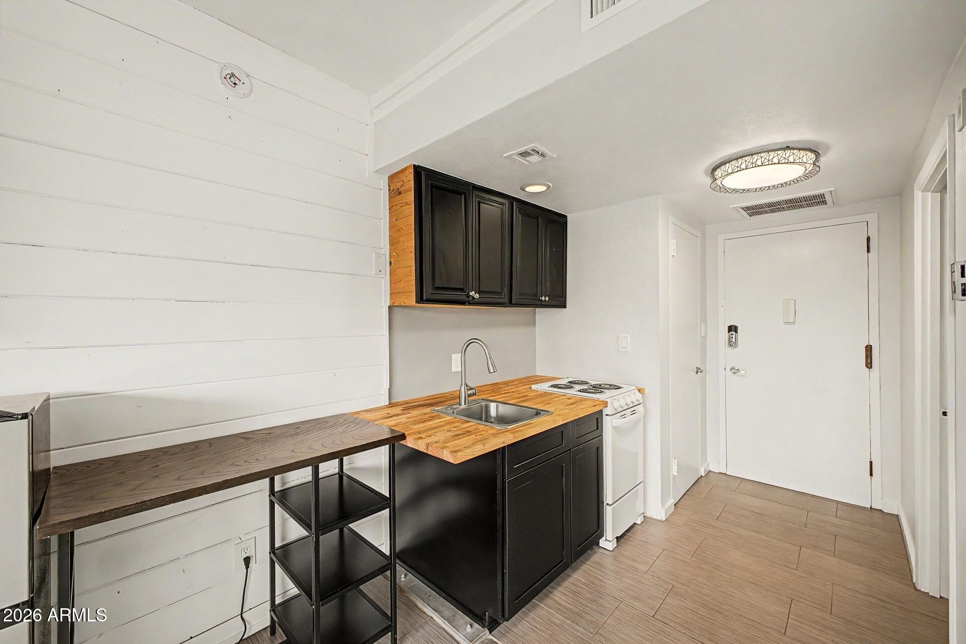 LANDMARK TOWERS CONDOMINIUM - Residential