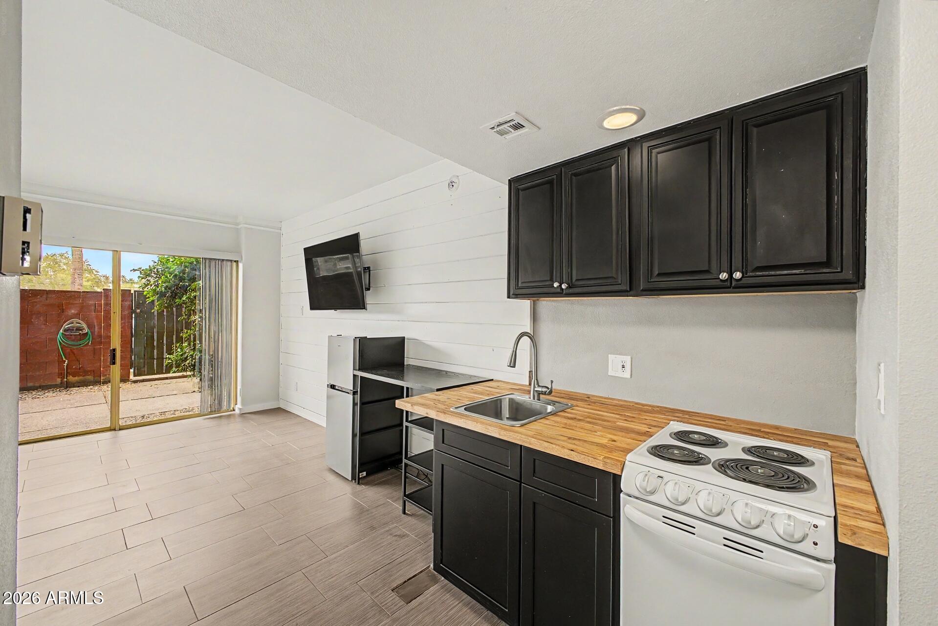 LANDMARK TOWERS CONDOMINIUM - Residential