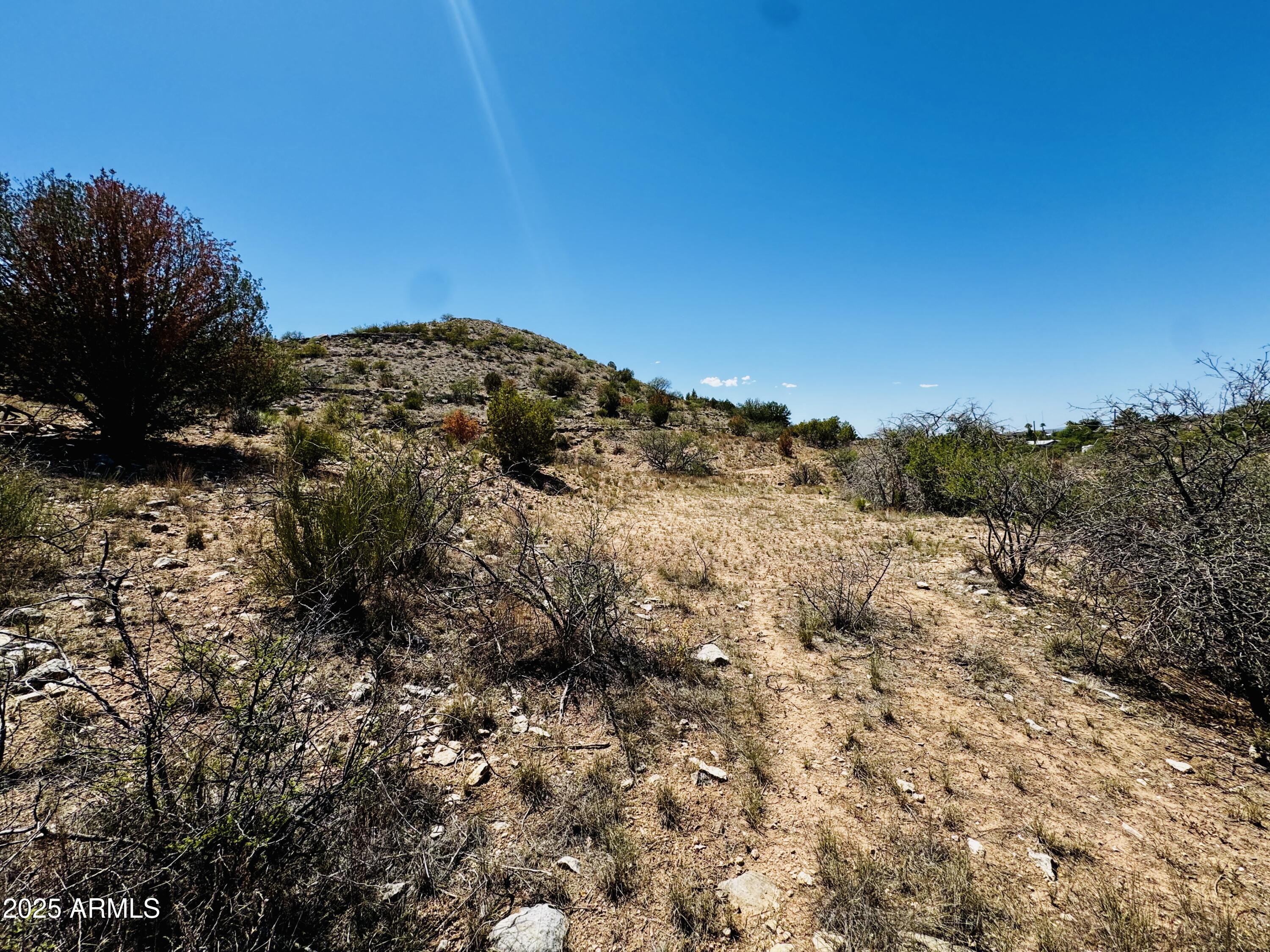 Awesome lots down a very quiet cul de sac in peaceful Rimrock AZ. This is 3 properties being sold as a package. You could either build one house and have extra land or build 3 houses. Lot 28 is .37 of an acre. Lot 27 is .77 of an acre. Lot 22 is .67 of an acre. Enjoy all the benefits of country living while still living in a community that has plenty of convenience. If you ever need more than what little Rimrock has to offer youre only 20 minutes to Sedona, 45 minutes to Flagstaff, 45 minutes to Prescott and an hour and a half to Phoenix. Properties need a well and septic. Could do a shared well if building multiple homes.