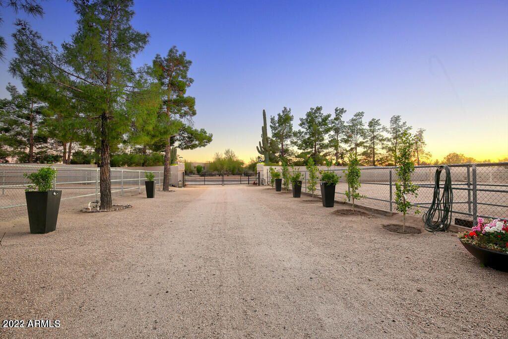 5 ACRE HORSE RANCH CITY WATER PAVED ROADS - Residential