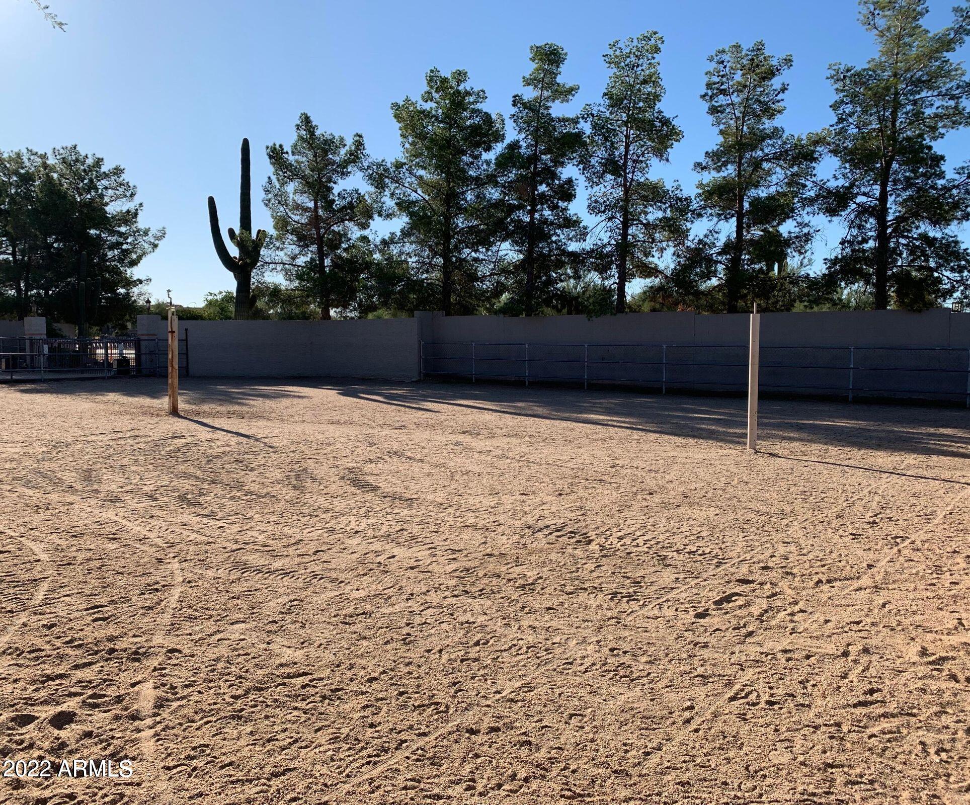 5 ACRE HORSE RANCH CITY WATER PAVED ROADS - Residential